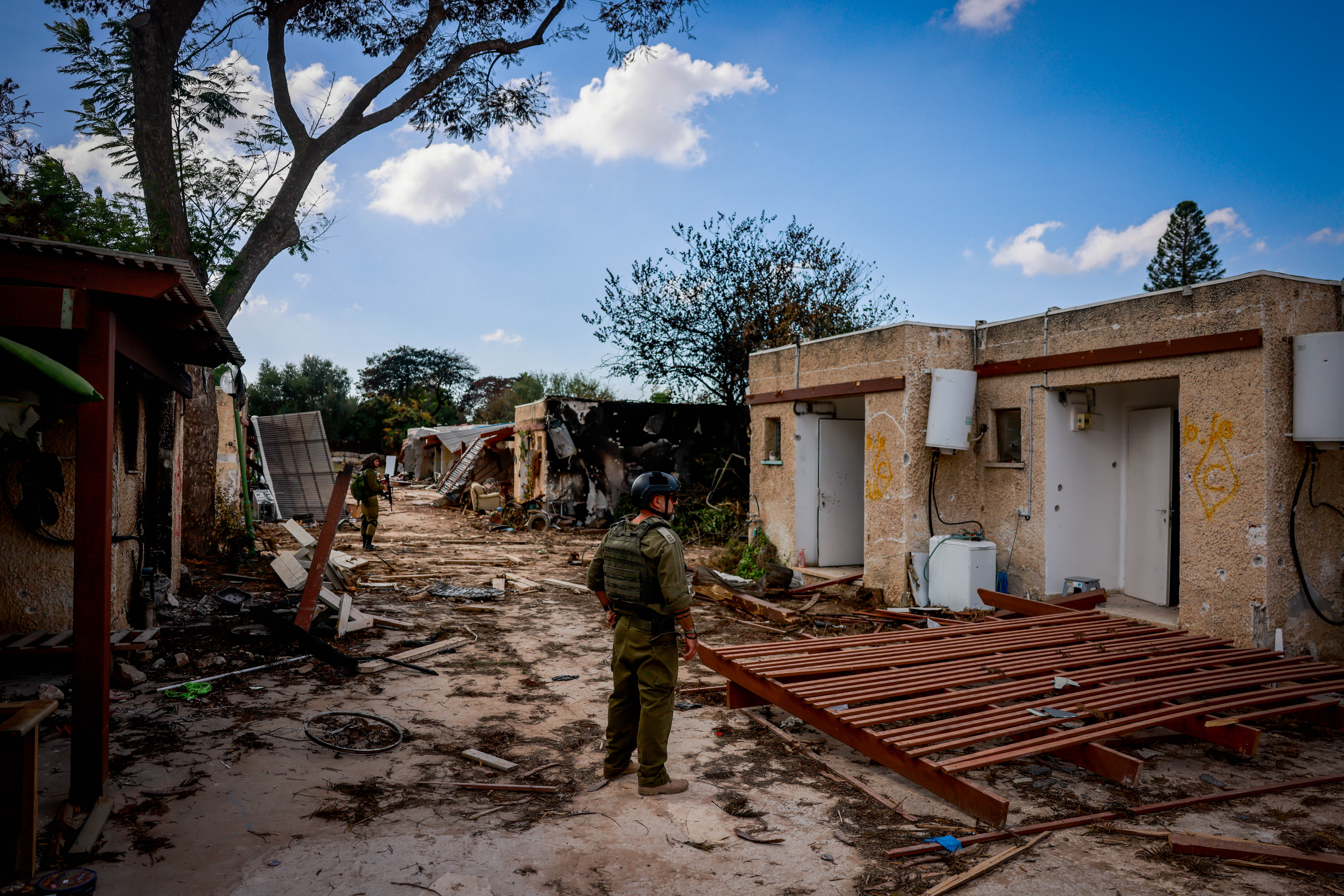 "הוא כתב לי בבוקר שבת: 'יש אצלי מחבלים'": מיכל, אימו של יהב וינר שנרצח בכפר עזה