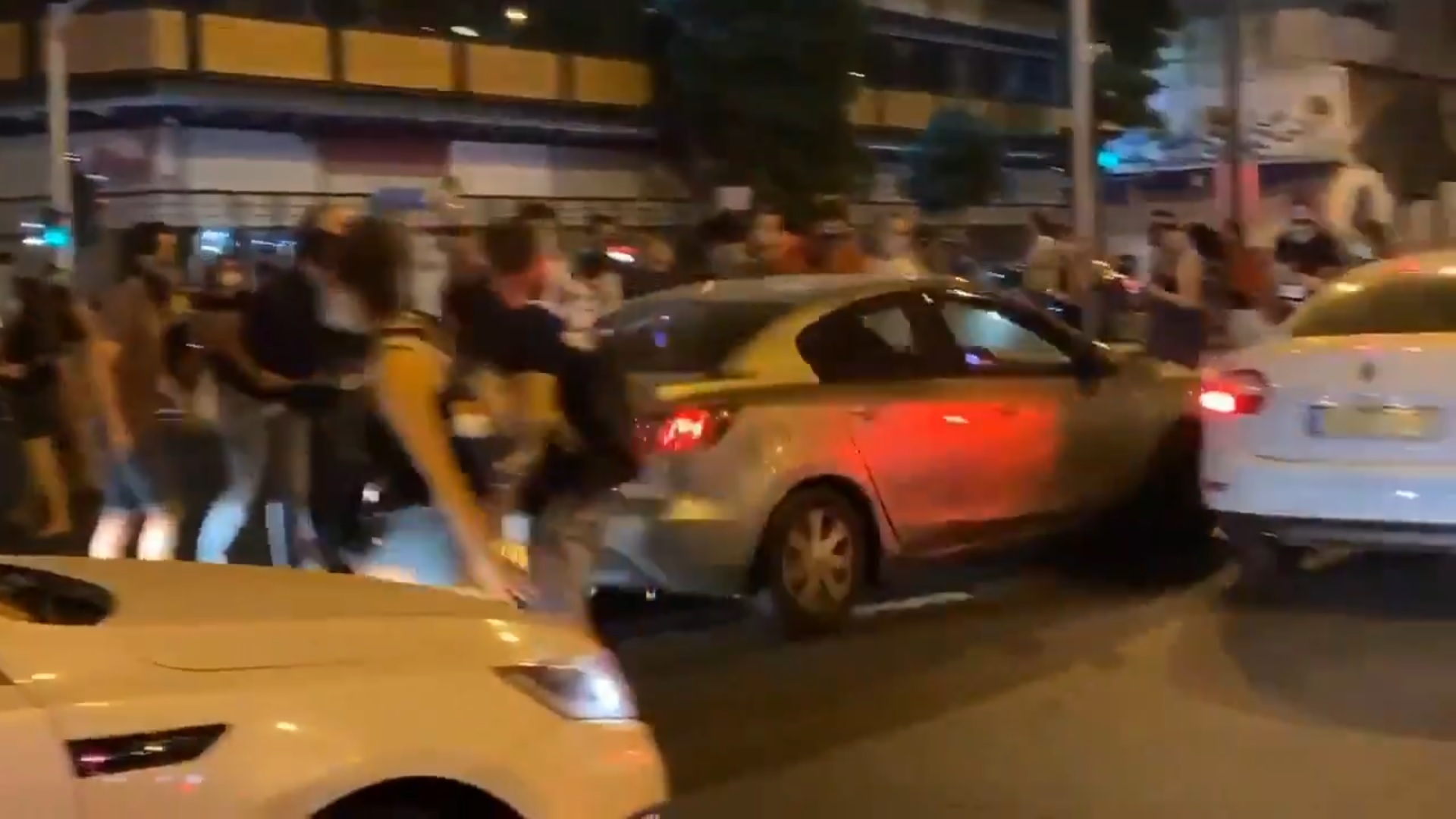 המפגינה שנפגעה מכלי רכב בת"א: "אף שוטר לא ניגש אלי"