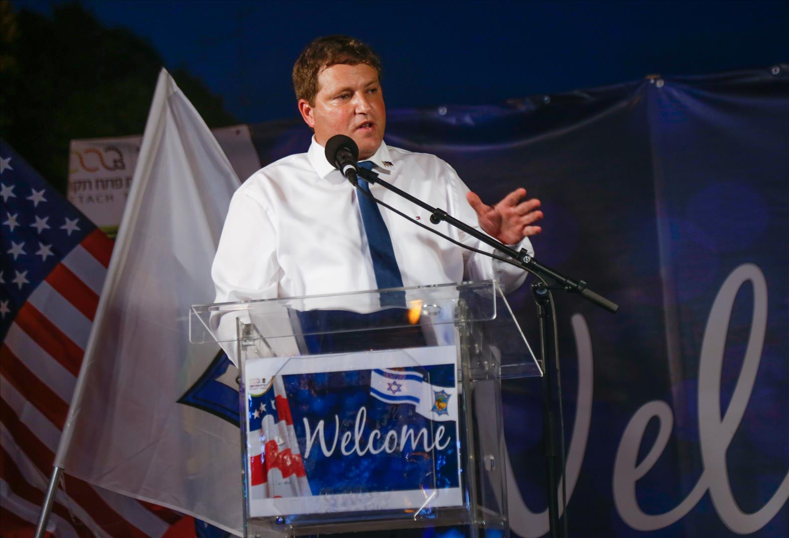 ראש העיר פ"ת חשוד בשוחד: "כל אדם שמדביק פוסטר למענו חושב שיתעשר"