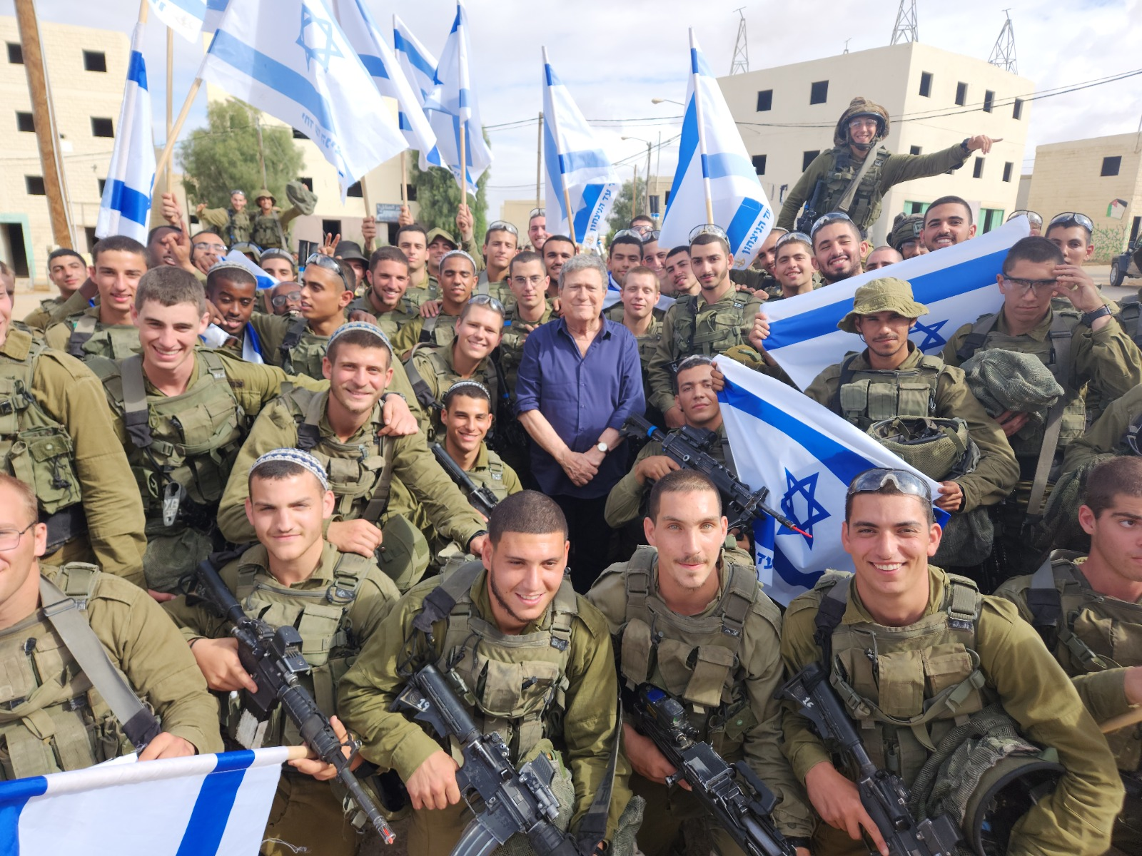 כמחווה לכוחות צה"ל: יהורם גאון חידש את "לא תנצחו אותי" עם הלהקות הצבאיות