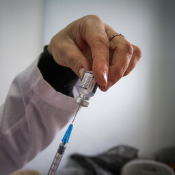 "את לא יודעת מה זה חיסון אפילו": הדיון הסוער בין מתנגדת החיסונים למומחה