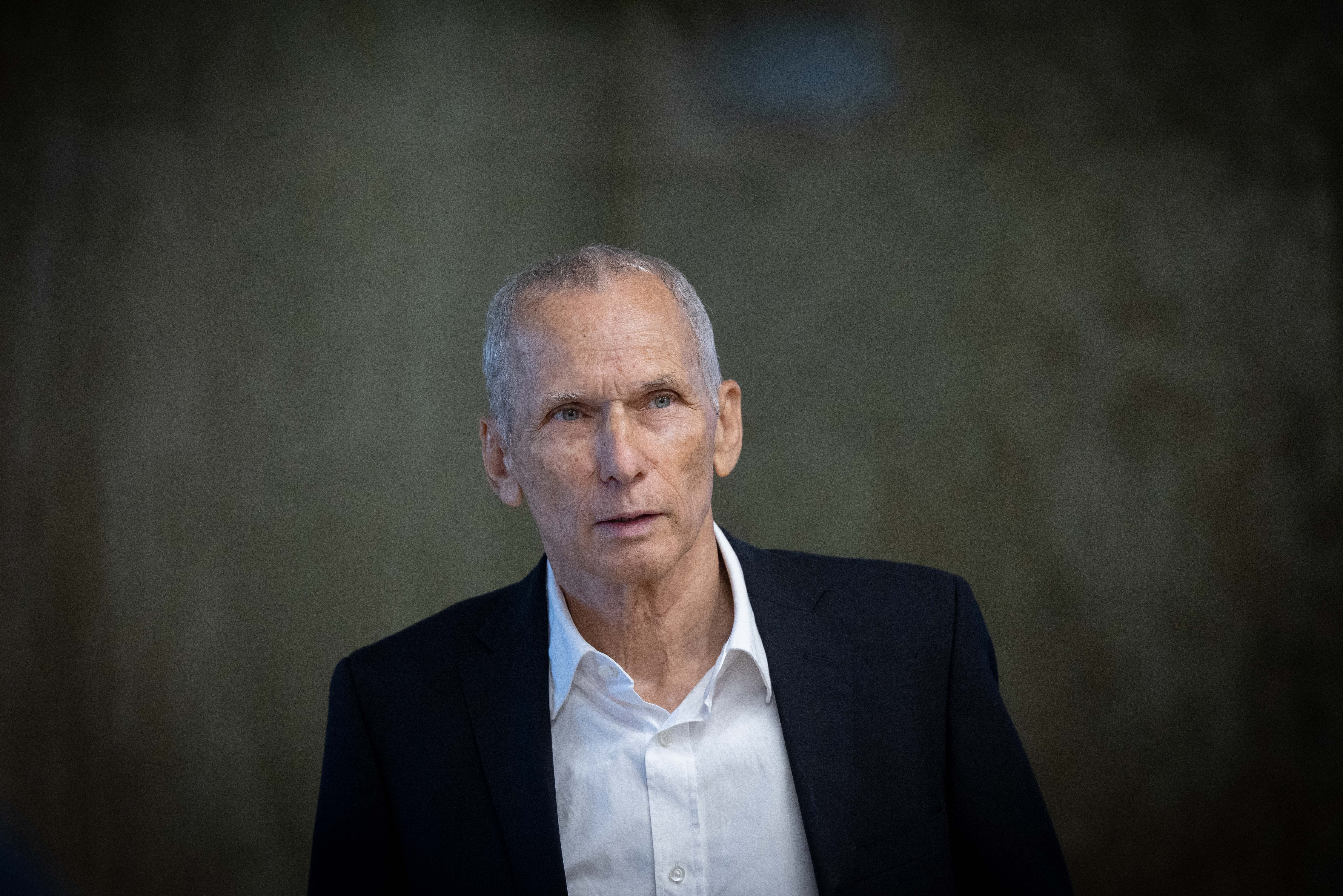 השר בר לב תוקף: נתניהו מתנהג כמו נסראללה