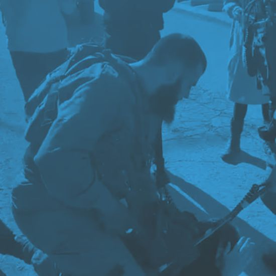 "הכל קרה מהר, אחד החיילים התנפל עליו ושבר לו את הפנים": פעילת שמאל שהייתה באירוע בחברון משחזרת