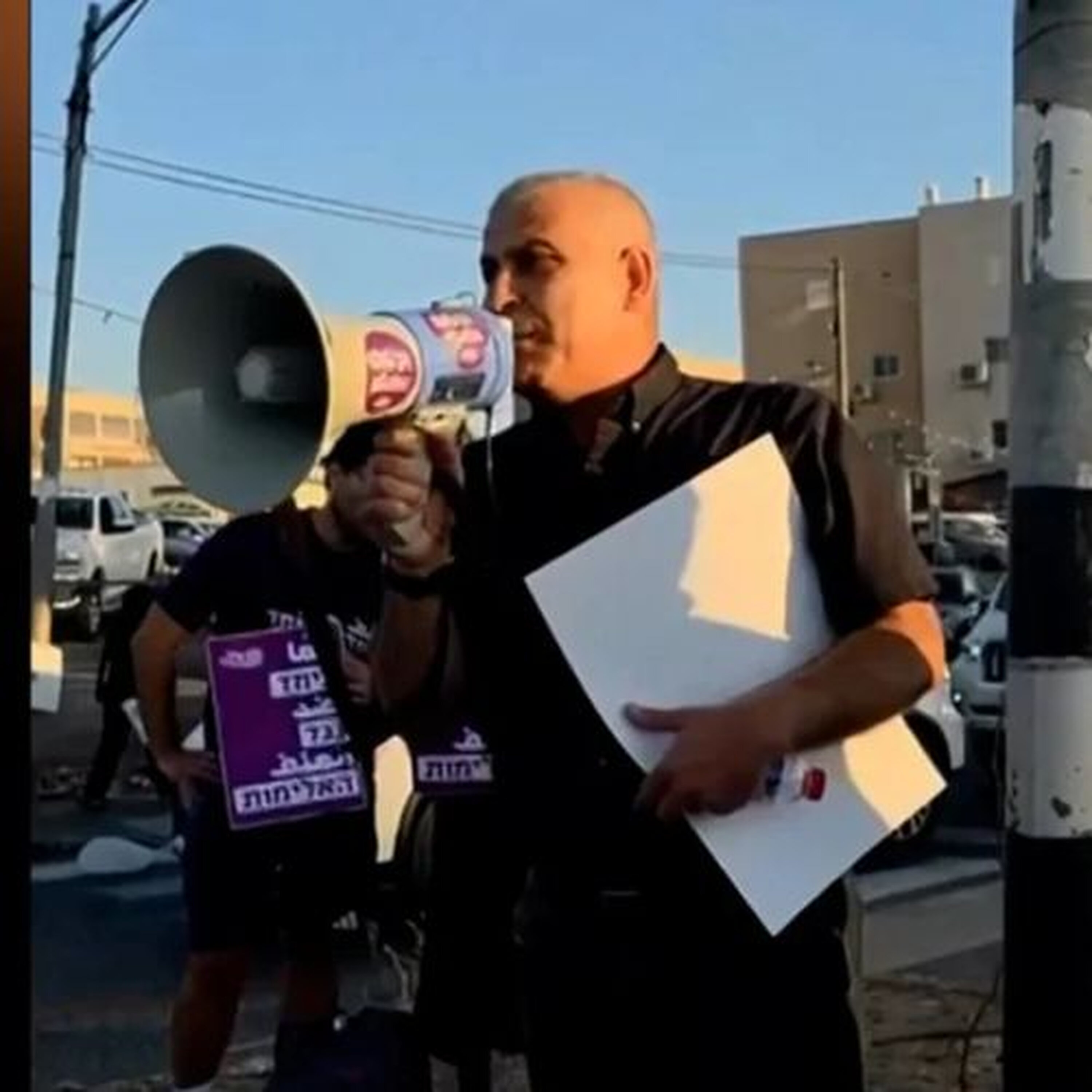 ראש עיריית עראבה: "הבחנתי בפתח האקדח, אבל לא האמנתי שיהיה ירי לעברי" episode artwork
