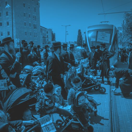 "נתקלתי בבנות בבגד ים ברכבת – פגיעה אנושה בקיום התורה"