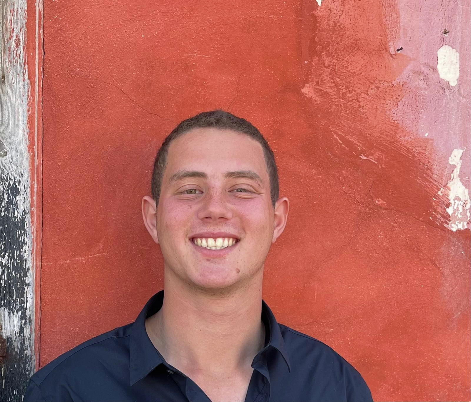 "הוא הביא אור לכל מקום": סיפורו של עומר נאוטרה 