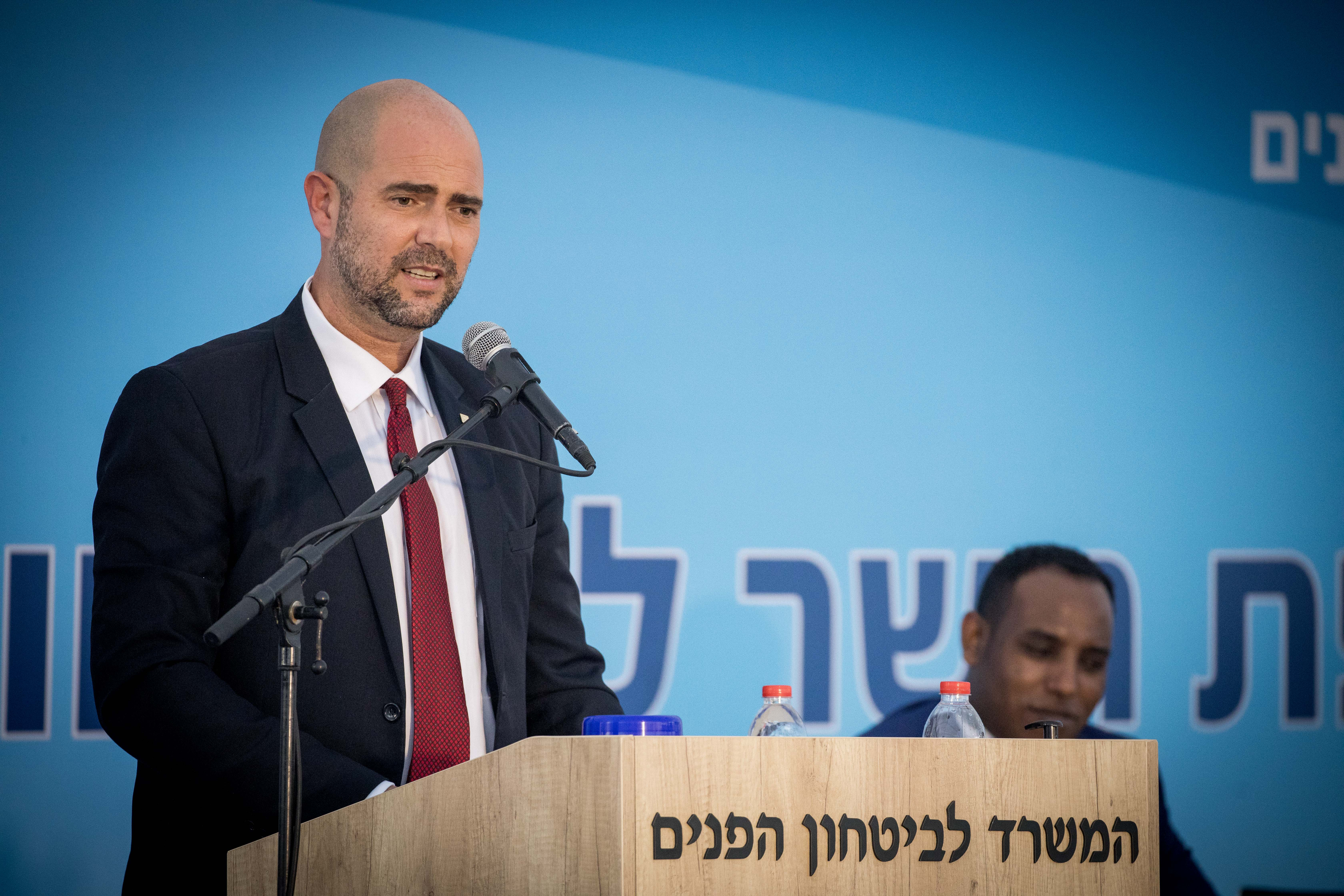"הציבור מטיל ספק בהחלטות הממשלה ובסוף זה מתפוצץ על השוטר"