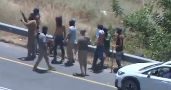 ההתפרעויות באום ספא | תושב הכפר: "החיילים לא שמרו עלינו, תקפו עם המתנחלים"