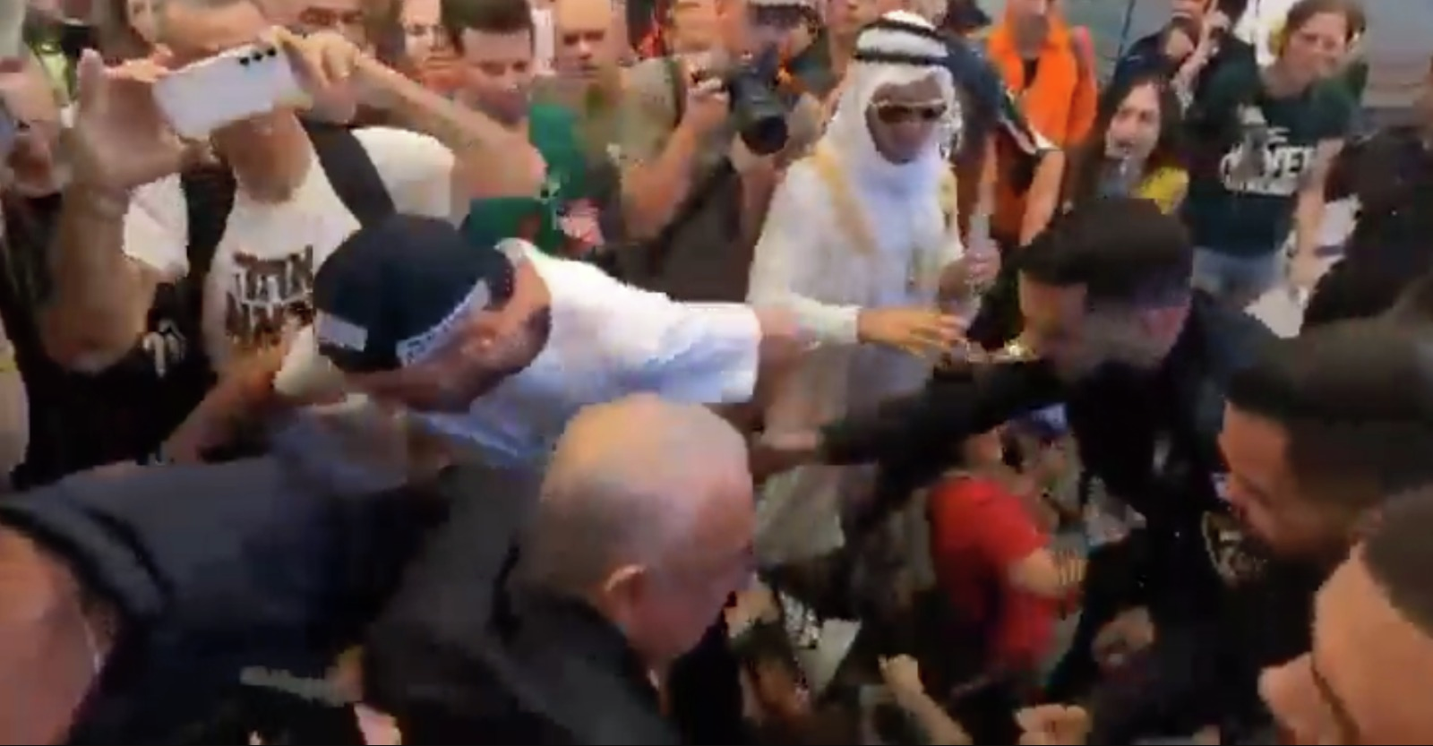 ח"כ אלי דלל על התקרית בכנס הליכוד: נחצה קו אדום, עשרות אנשים שדוחפים זה איום