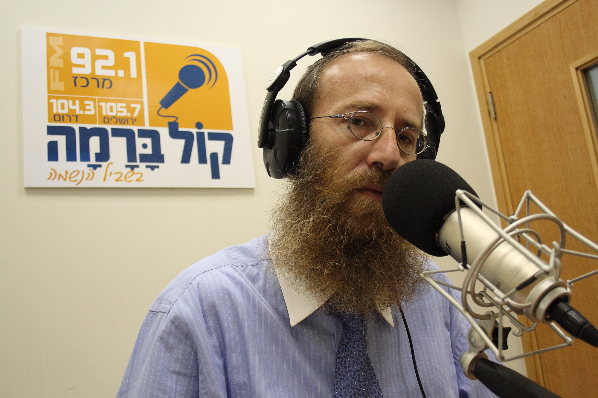 השדרן החרדי דודי שוומנפלד בביקורת על הפרת ההנחיות: " מדובר ברוצחים"