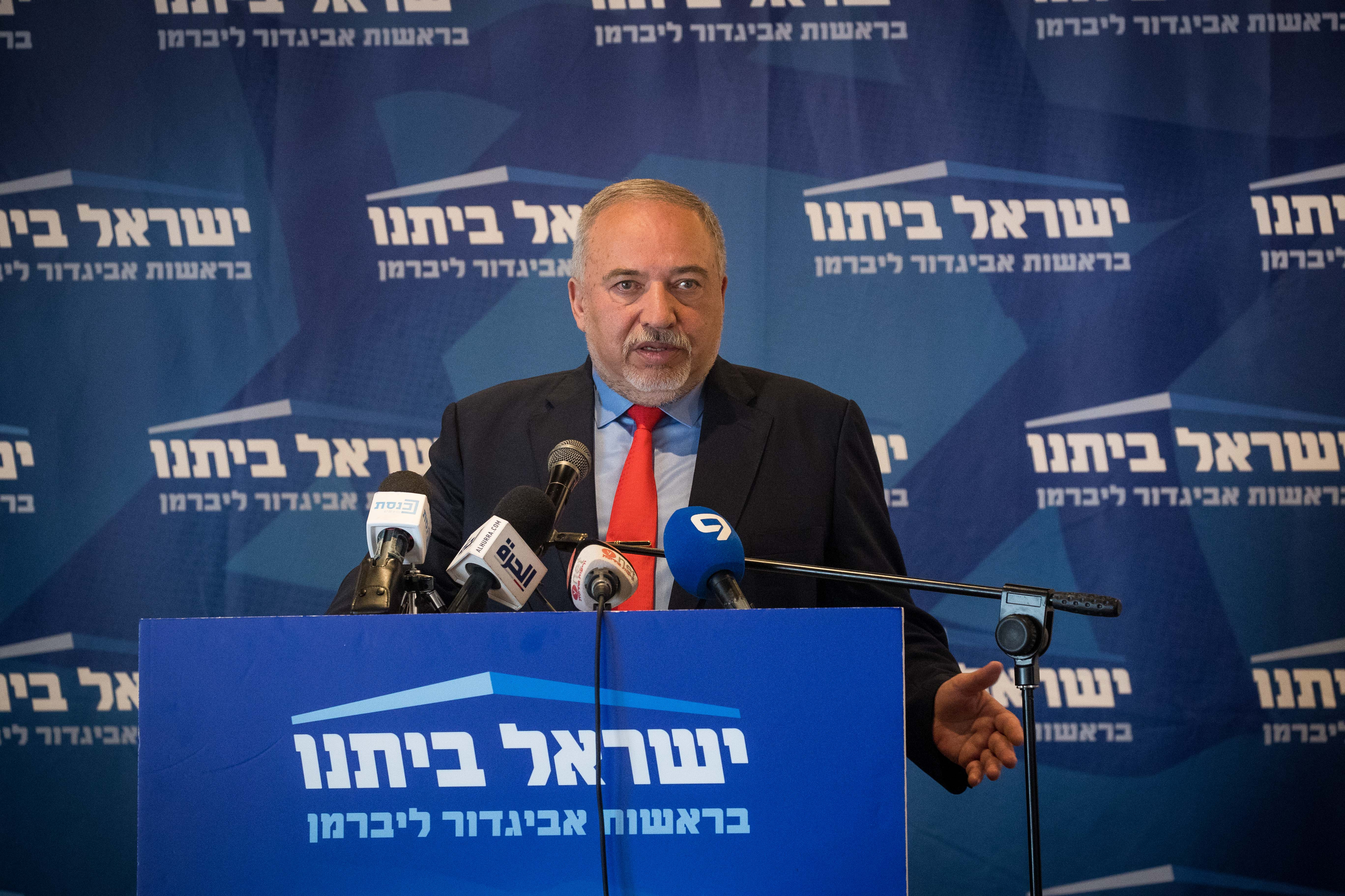 ליברמן על המחאה מול מעון רה"מ: לגרש גורמים אלימים שמנצלים את המחאה לוונדליזם