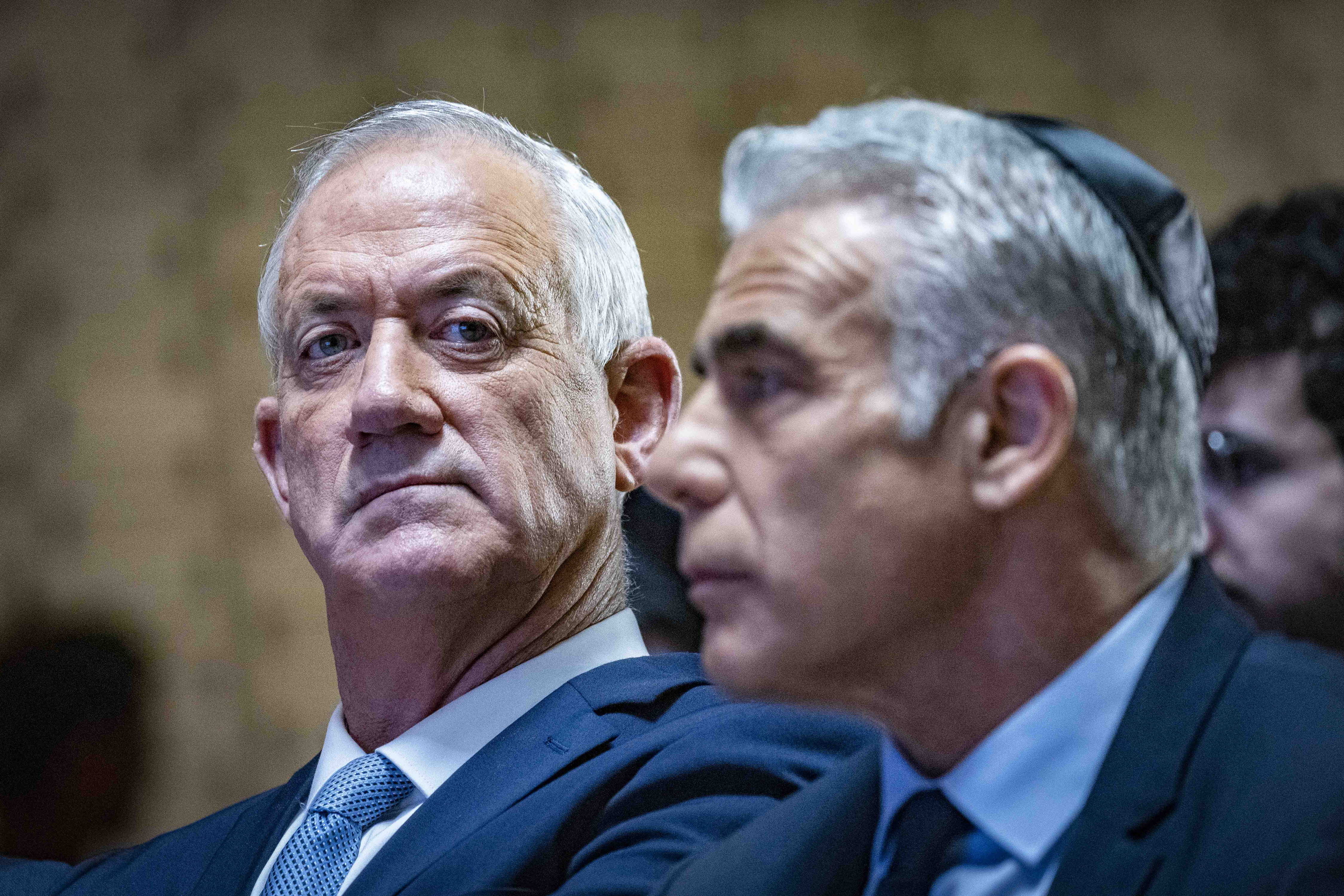 מאז הבחירות: לפיד בנתק משר הביטחון גנץ