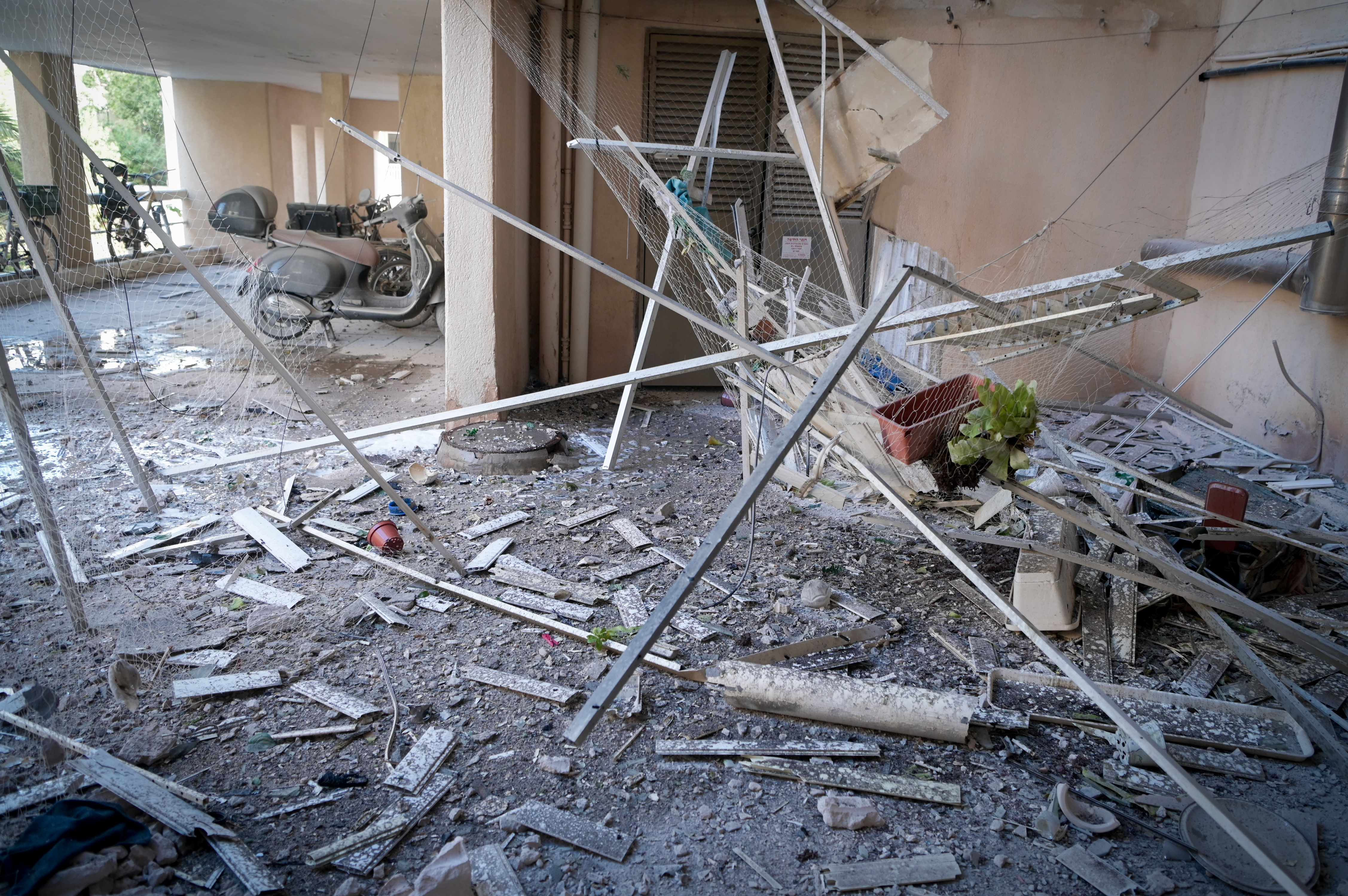 "המחבלים פרצו לבית, ירו פה ושם, הבת שלי והילדים שלה הסתתרו"