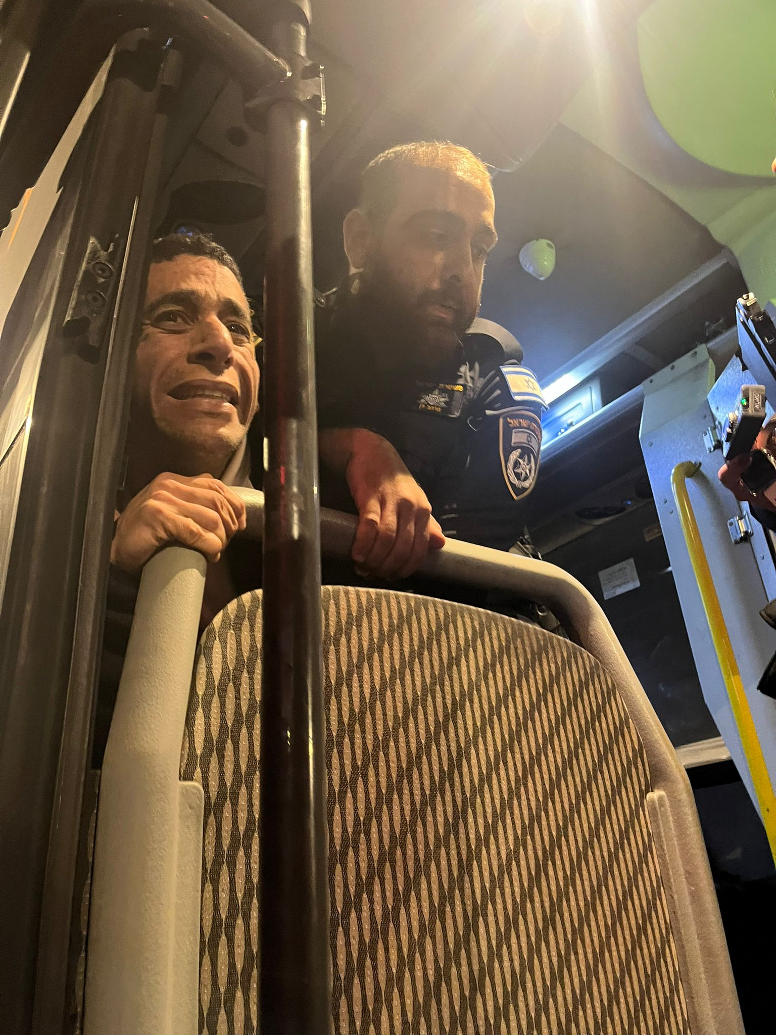 "צרחתי לשוטרים שאני הלום קרב, הם המשיכו להכות אותי ולצעוק עלי וישבתי חמש שעות בתא מעצר"