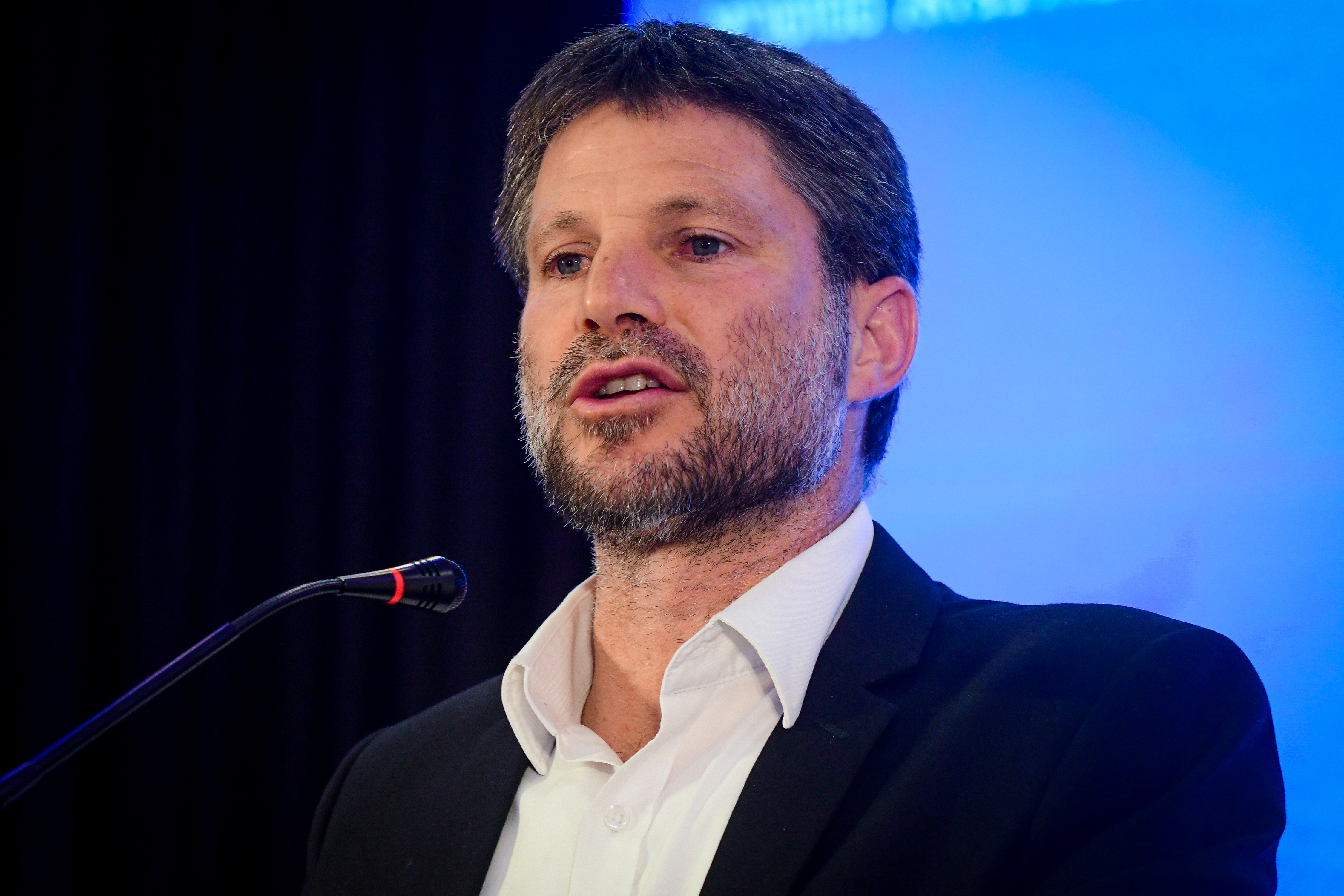 גנץ גיחך, סמוטריץ' מגיב: "בעוד שבועיים נמחק את הצחוק המתנשא והלגלוג שלו"