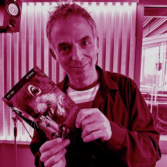 לקרוא את אתגר קרת בכורדית