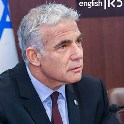 "Interim"  premier Ya'ir Lapid doesn't have to deal with coalition, can boost image