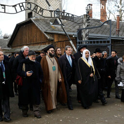 Senior Muslim leaders make interfaith visit to Auschwitz