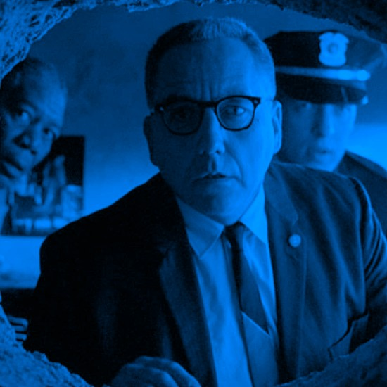 מאחורי הסורגים