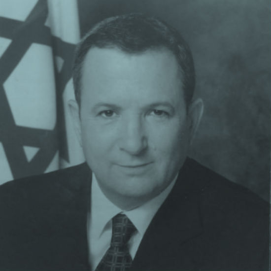 תרגיל בחירות 1999 חלק א': הקוסם מול המגמגם