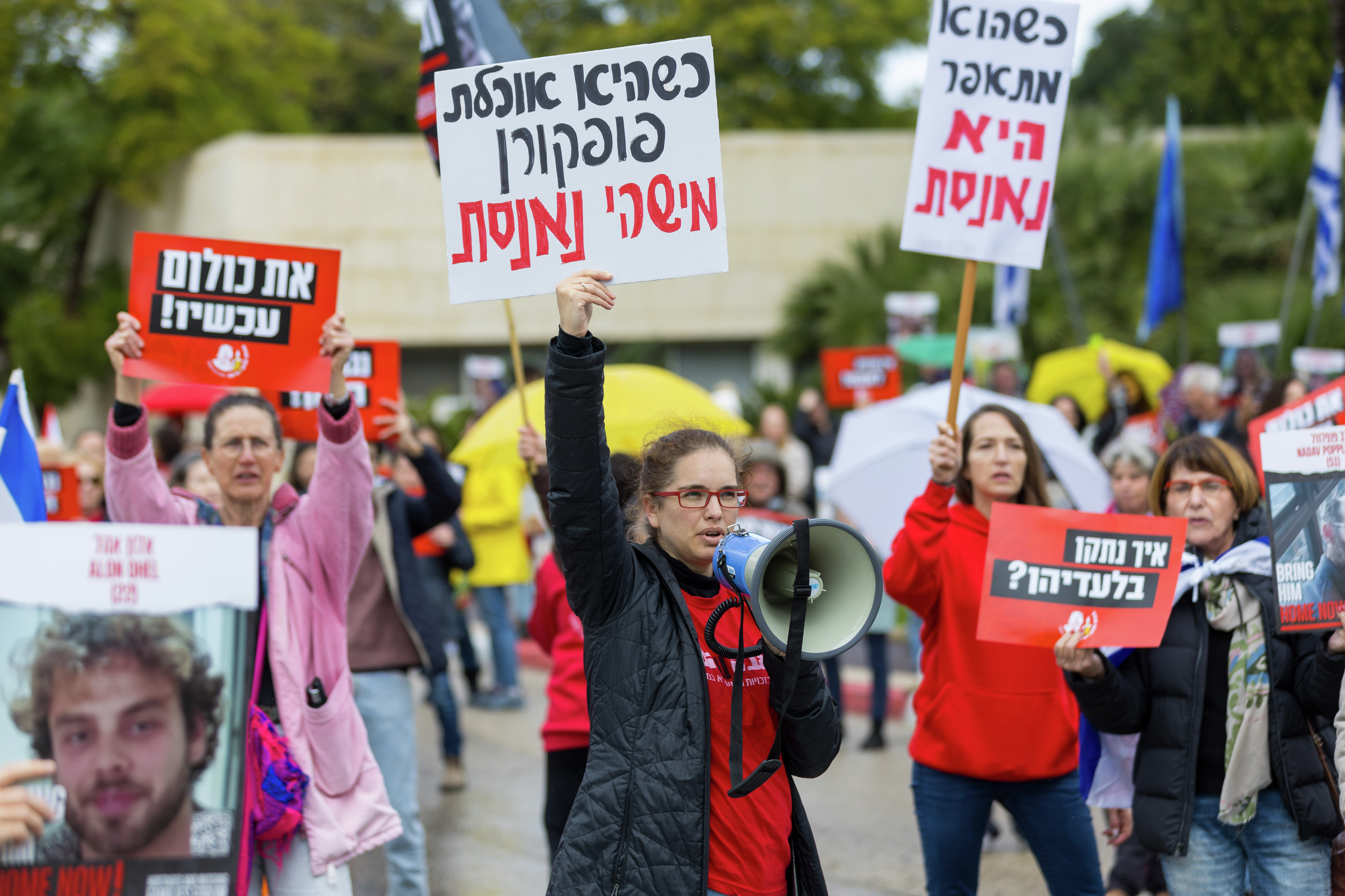 לא לנקמה, כן לפדיון שבויים: בימים שהציבור נוטה ימינה, דווקא קבוצה של דתיים וחרדים קוראים למגזר להצטרף לשמאל