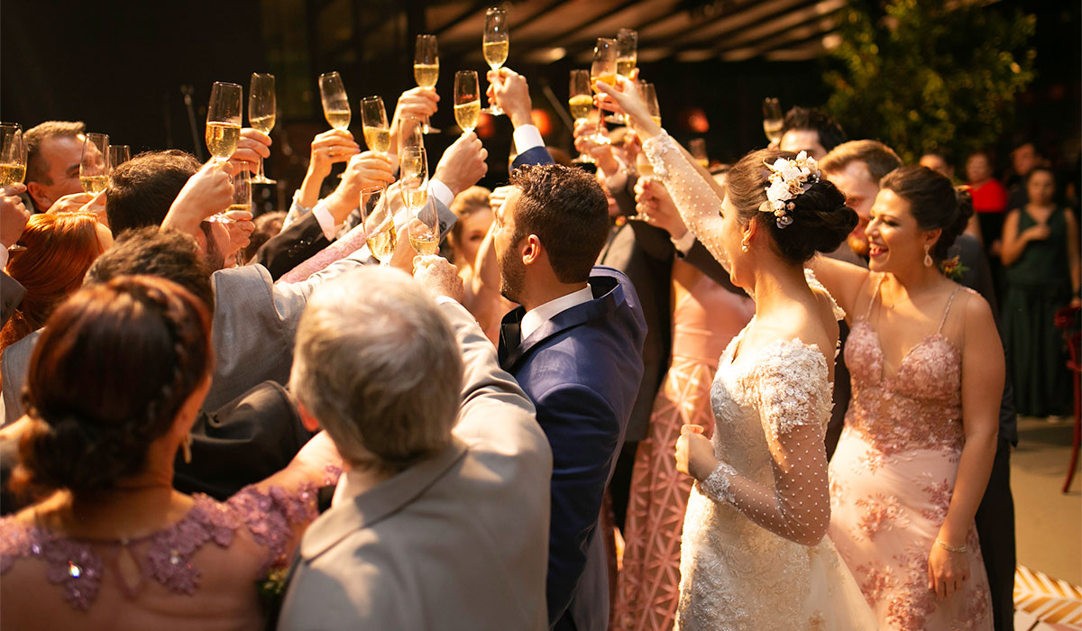 Are guests now saying 'I don't' to wedding invites?! episode artwork