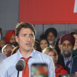 Liberals keep lead in tight federal race: poll