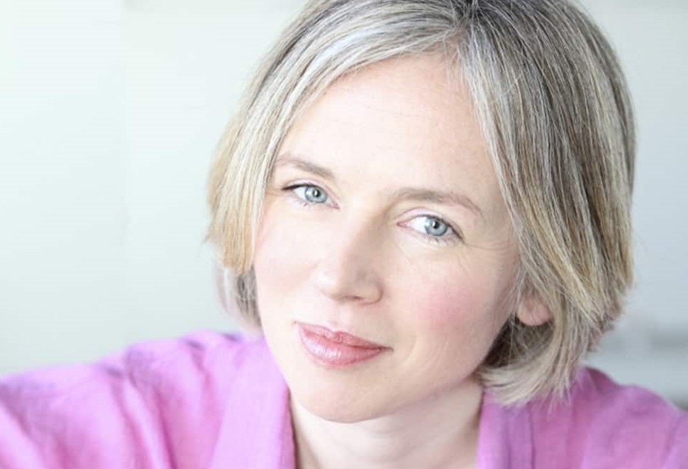 Helen Peters, Author of 'Anna at War', Chats To Bex!