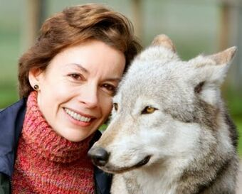 Michelle Paver, Author of 'The Chronicles of Darkness' Series chats to Bex!
