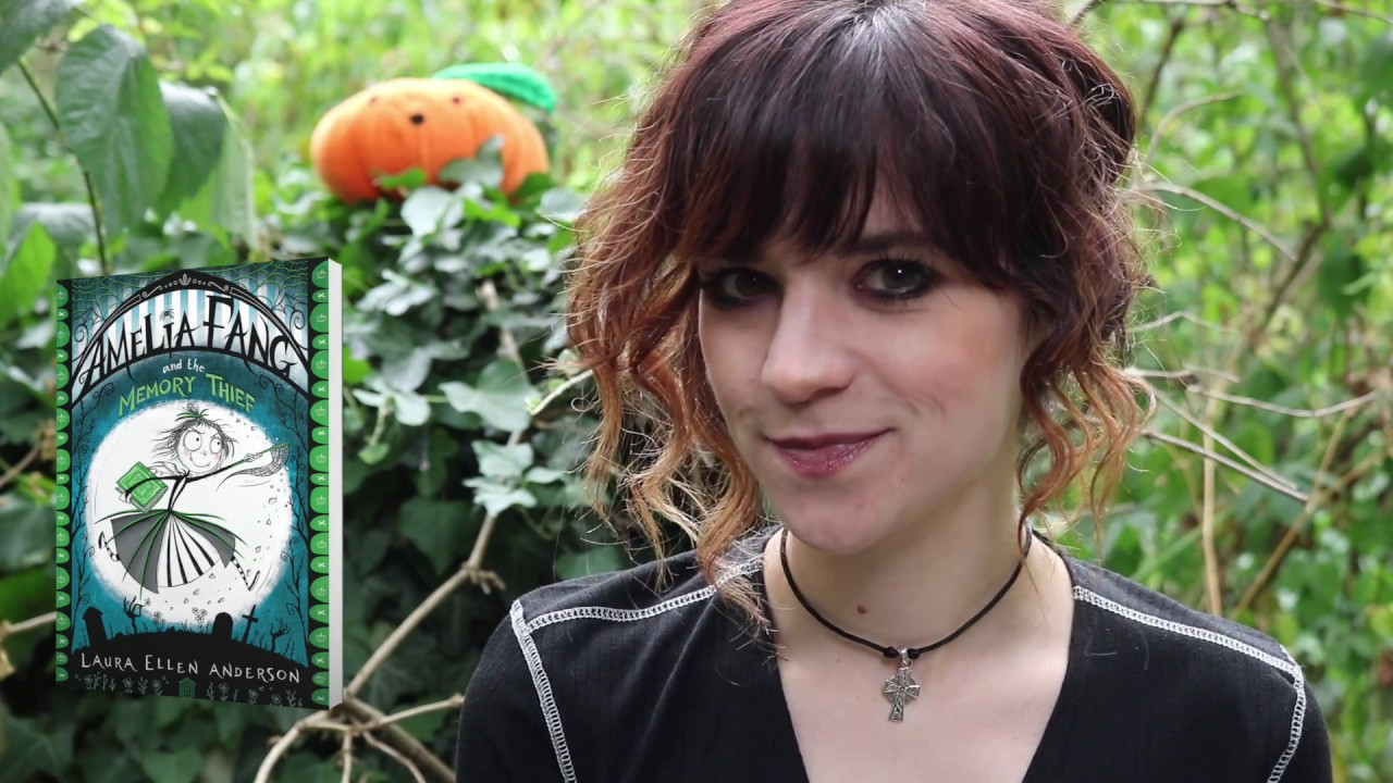 Laura Ellen Anderson Chats To Bex!