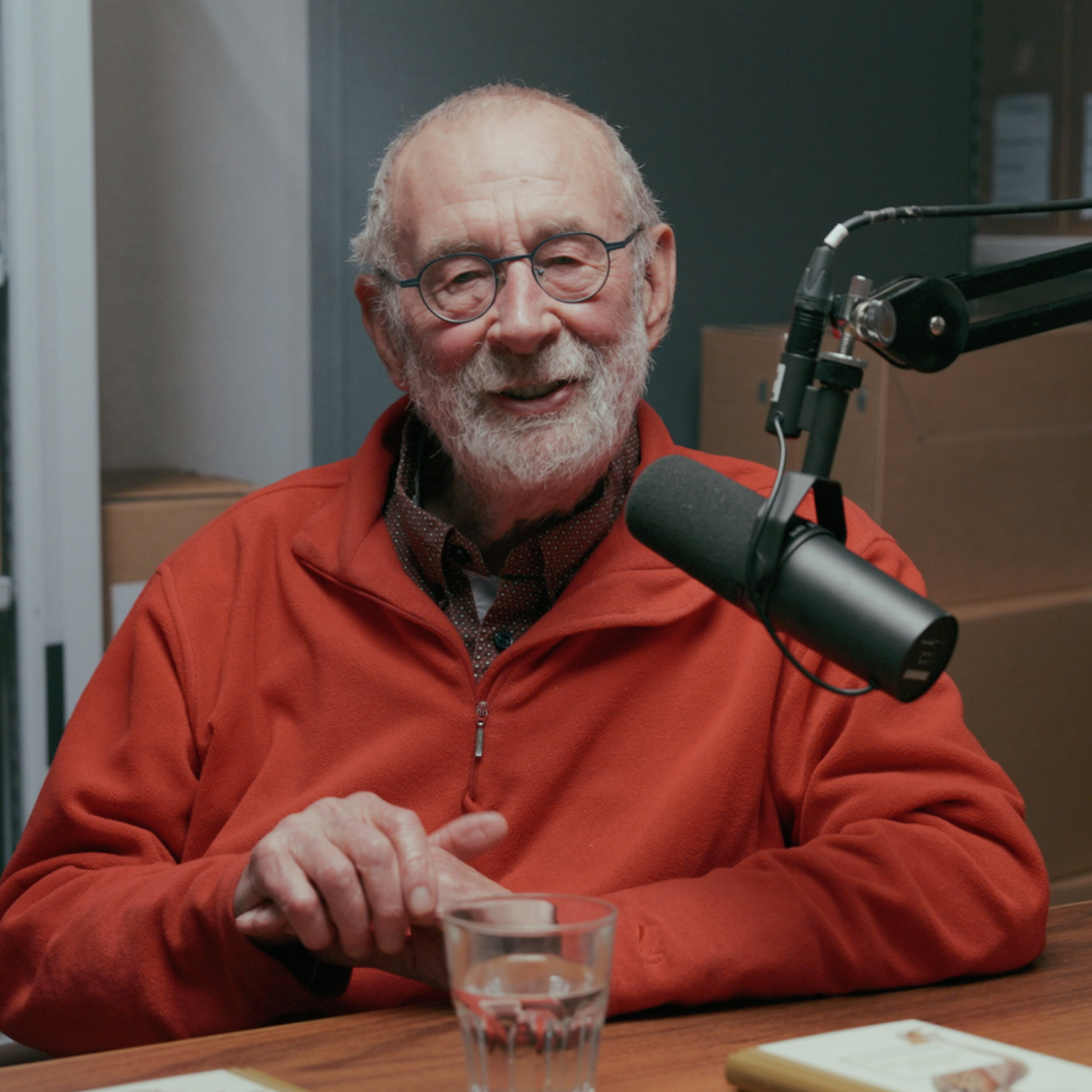 Hans Dorrestijn, schrijver: ‘Vroeger kreeg ik nooit complimenten, nu word ik eronder bedolven’ episode artwork