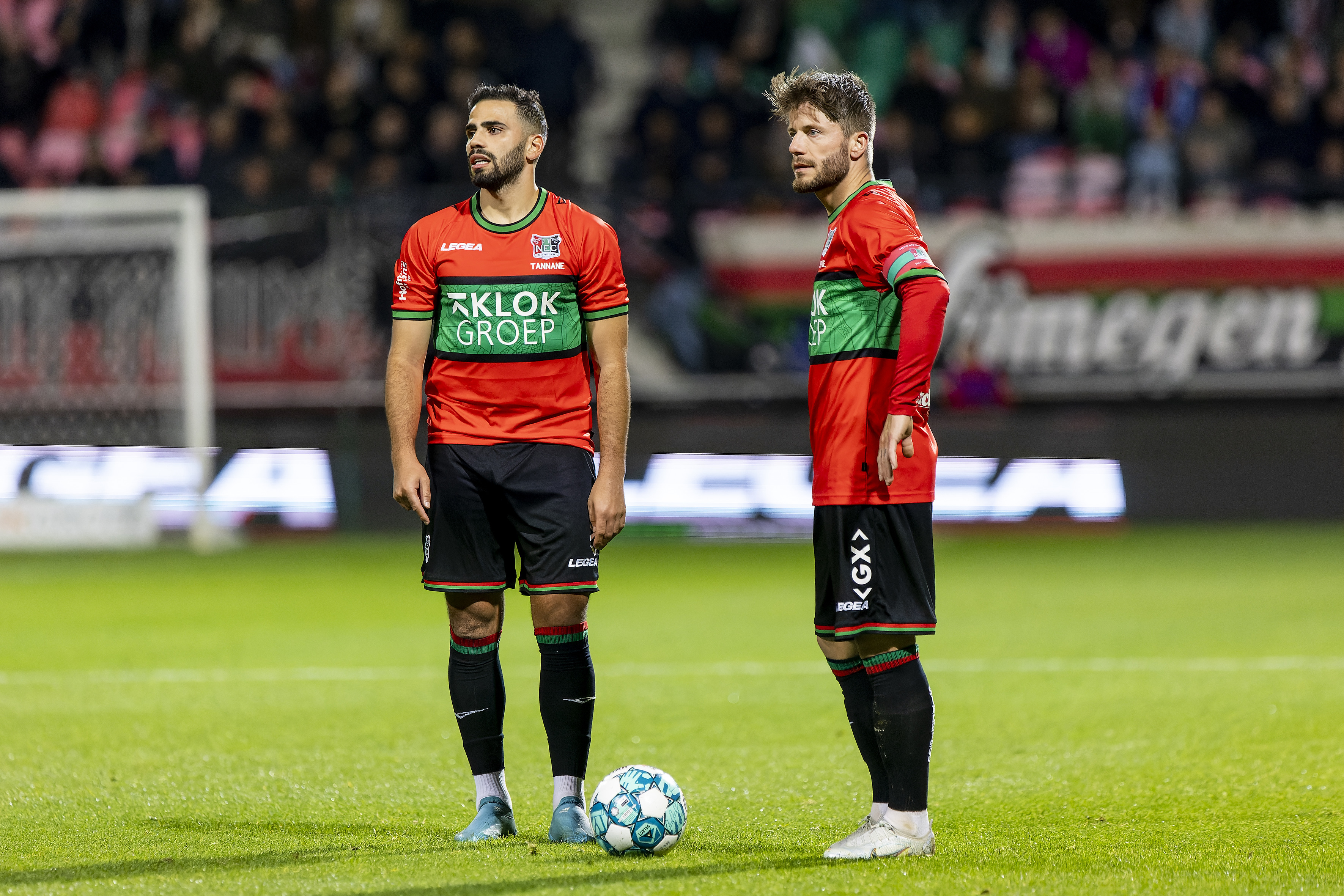 Schöne houdt Tannane koest • Financiële compensatie voor De Graafschap? • Vitesse gedoemd te degraderen