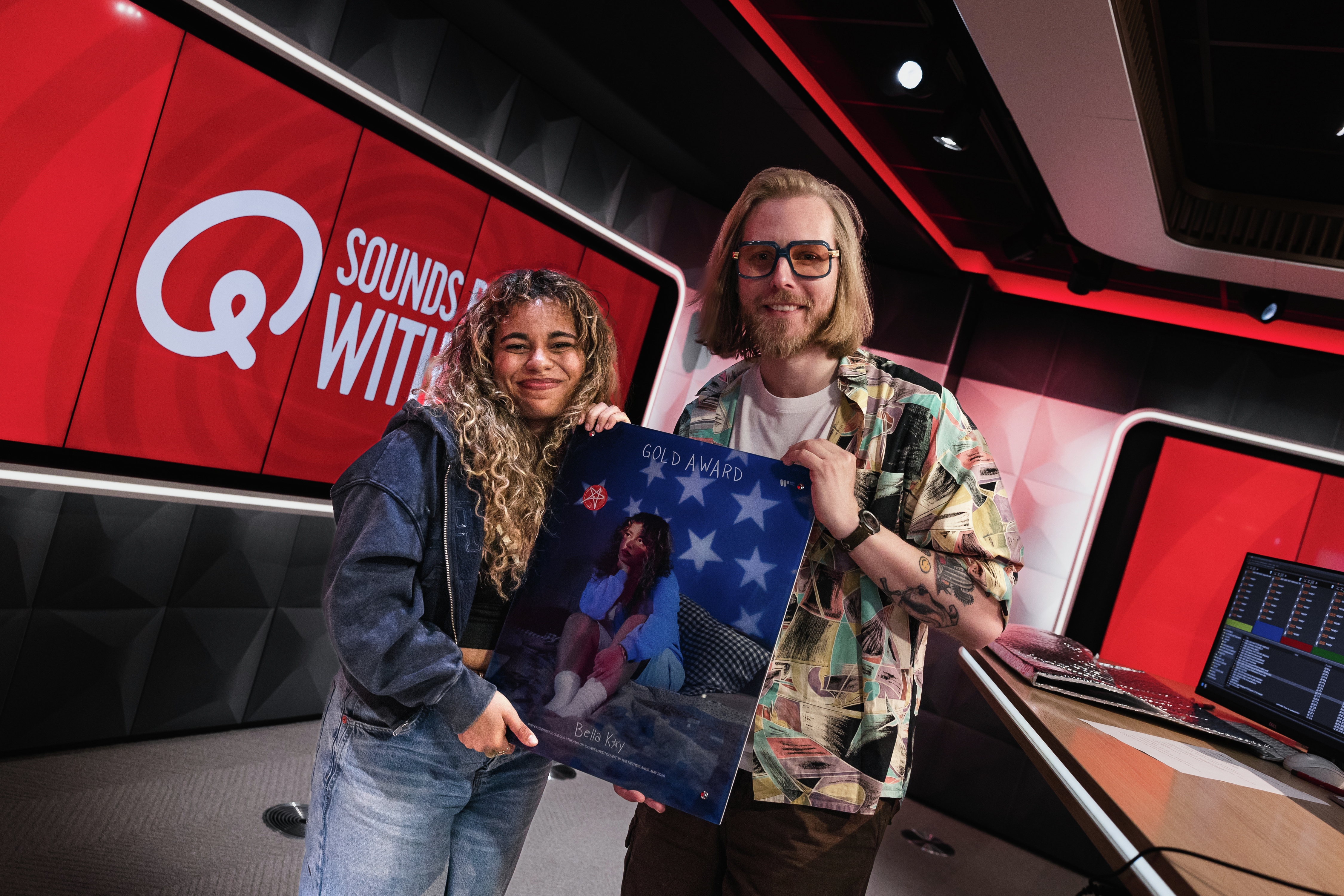 Interview met Bella Kay: "ik had Iloveitiloveitiloveit bijna niet uitgebracht" (mei 2026)