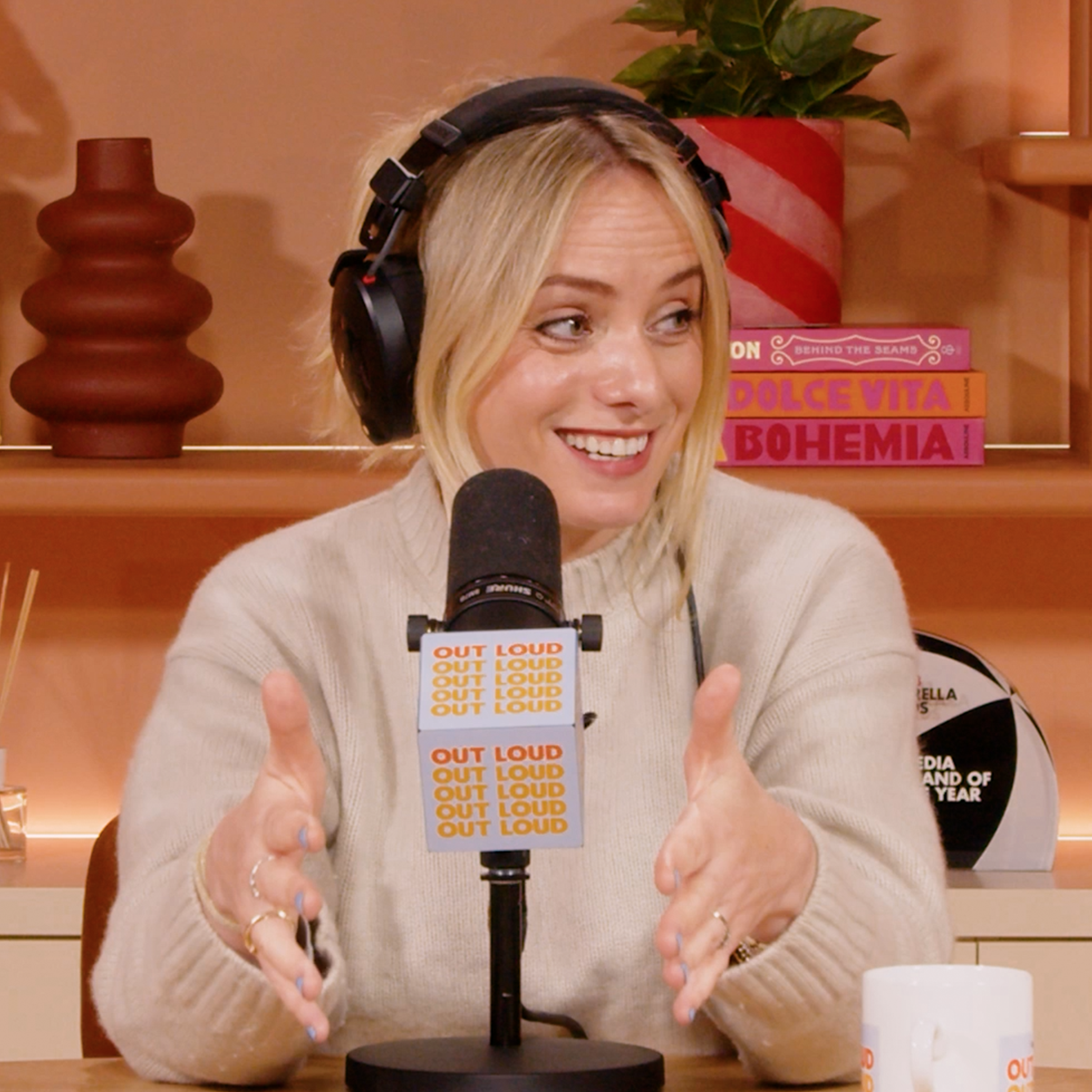 Sydney Sweeney Knows Exactly What She's Doing & The 'Paperclip' Theory