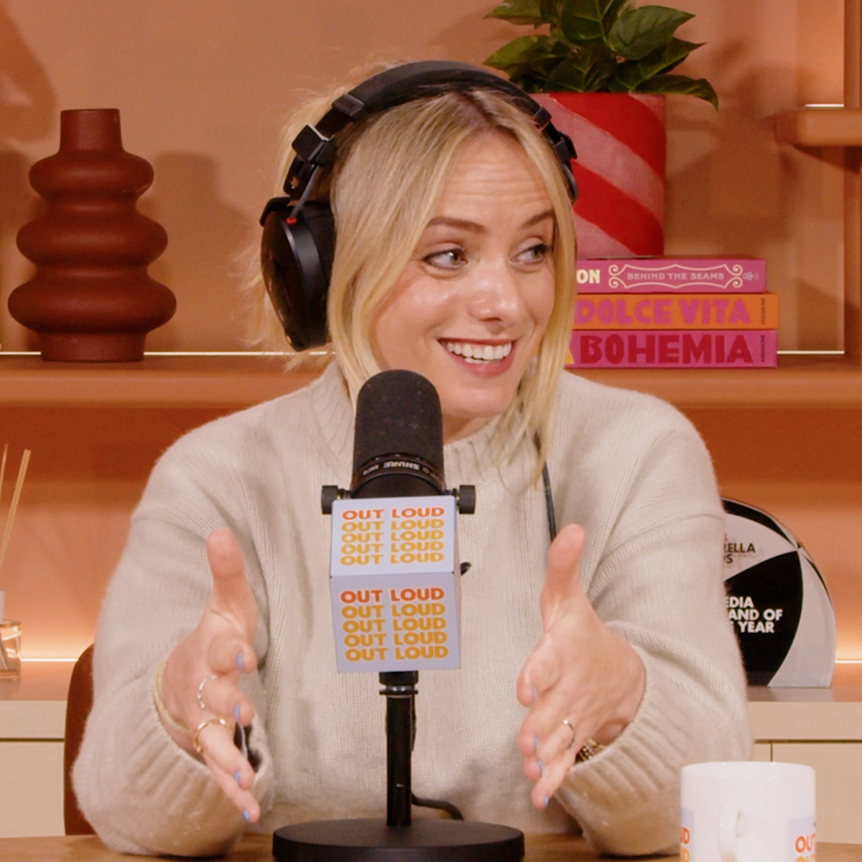 Sydney Sweeney Knows Exactly What She's Doing & The 'Paperclip' Theory
