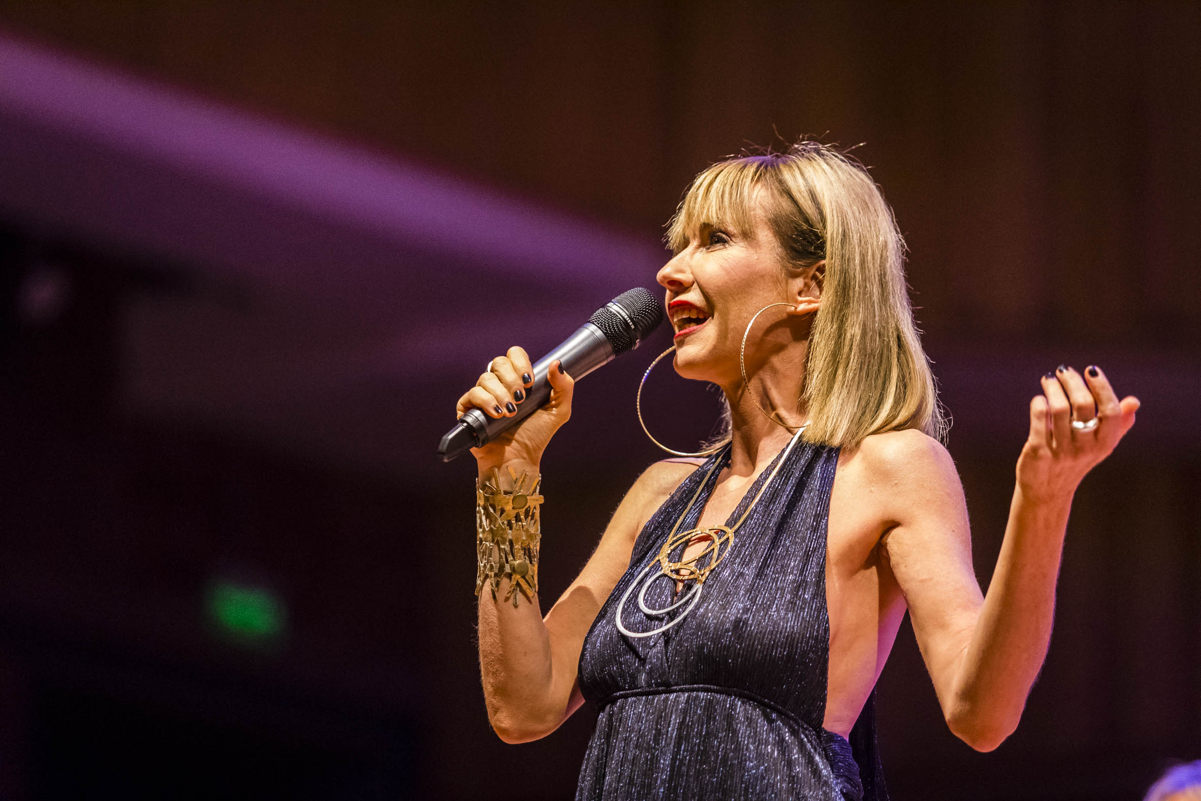 "Hay que criar a las nuevas generaciones de otra manera, de forma urgente", Inés Estévez en Compañía de radio