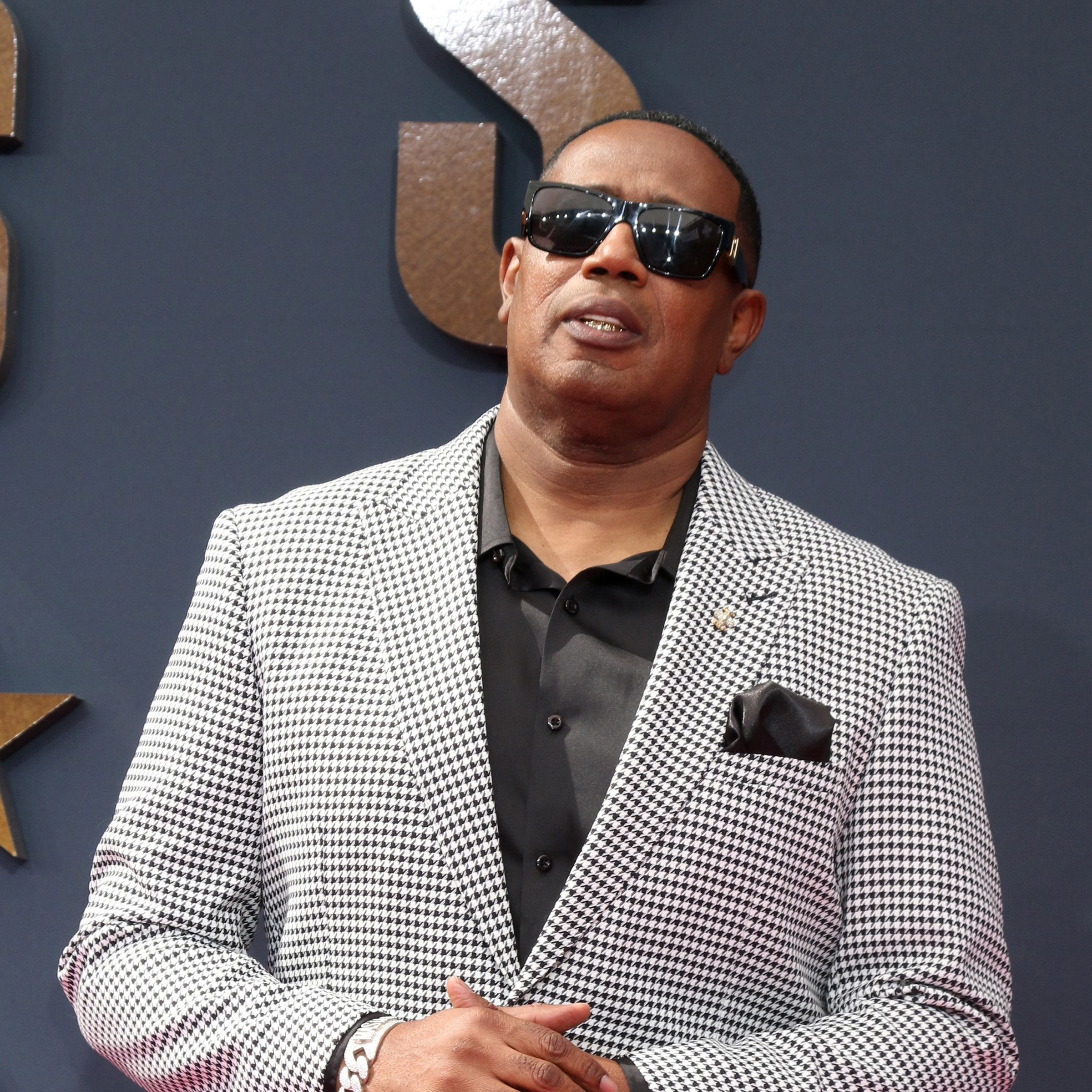 Economic Black Out, Master P Basketball, & Stewart vs Musk : The Rewind for Feb 27th