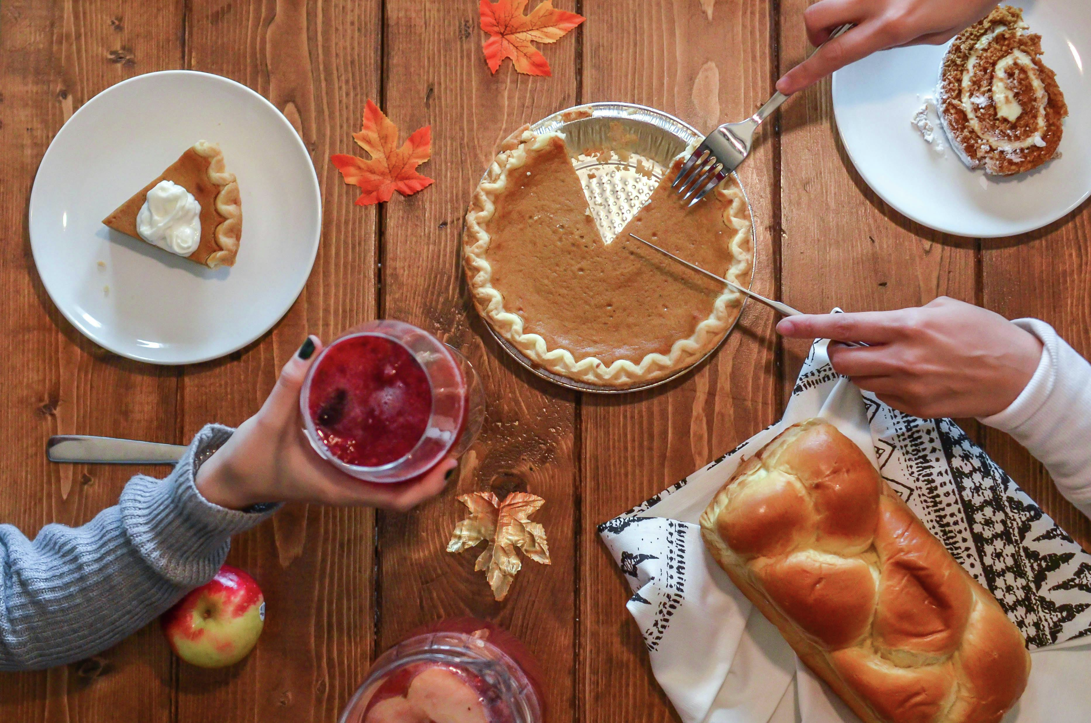 Lindsay Moe's Seasonal Spread – Thanksgiving Feasts and Holiday Treats episode artwork