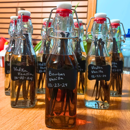 Jolly Kitchen Creations: Easy Homemade Gifts for the Holidays