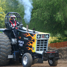 Tractor Pullers Gear Up