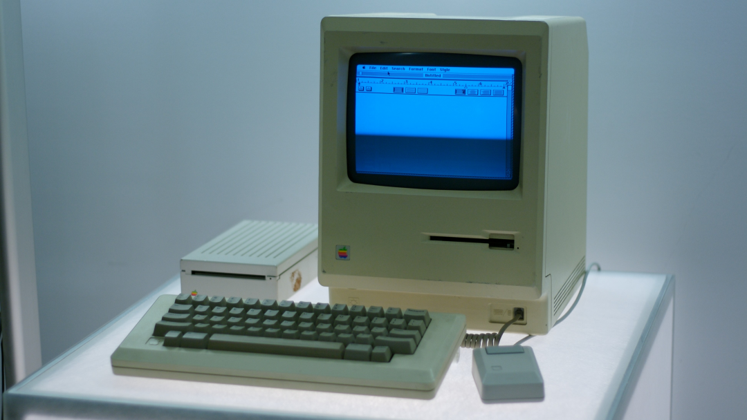 24. ledna: Den, kdy Apple představil první Macintosh episode artwork