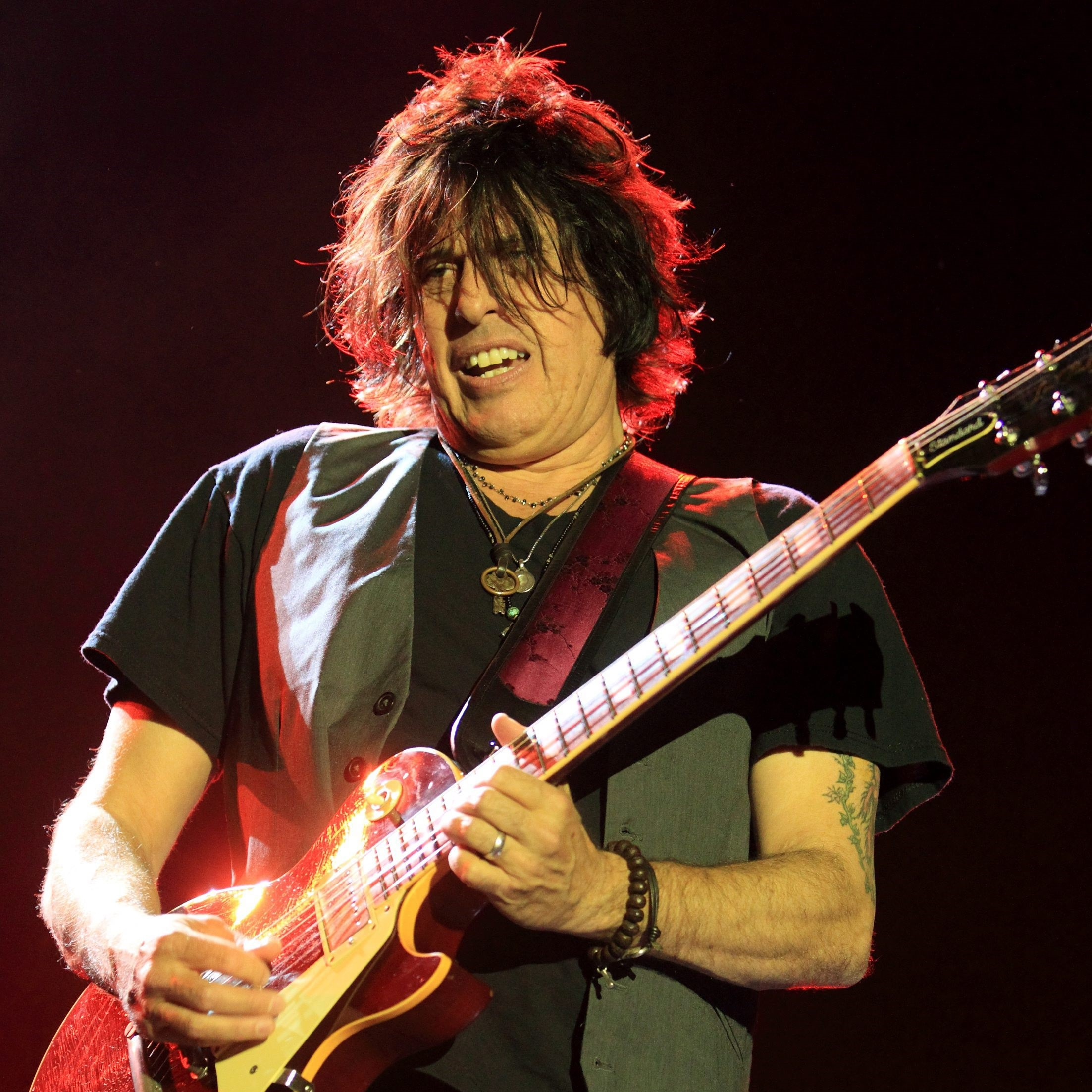 Stone Temple Pilots' Dean DeLeo has a new project... and it sounds very familiar