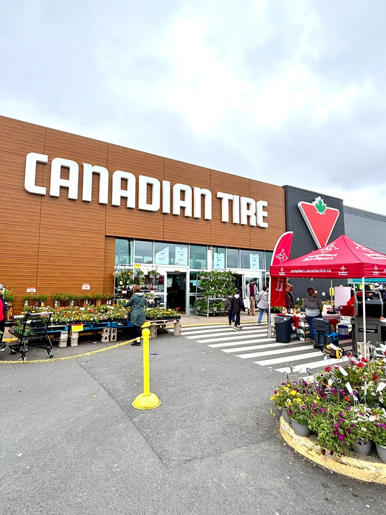 Why People Around The World Are Trying To Get Their Hands On A Viral $1.99 Canadian Tire Reusable Bag