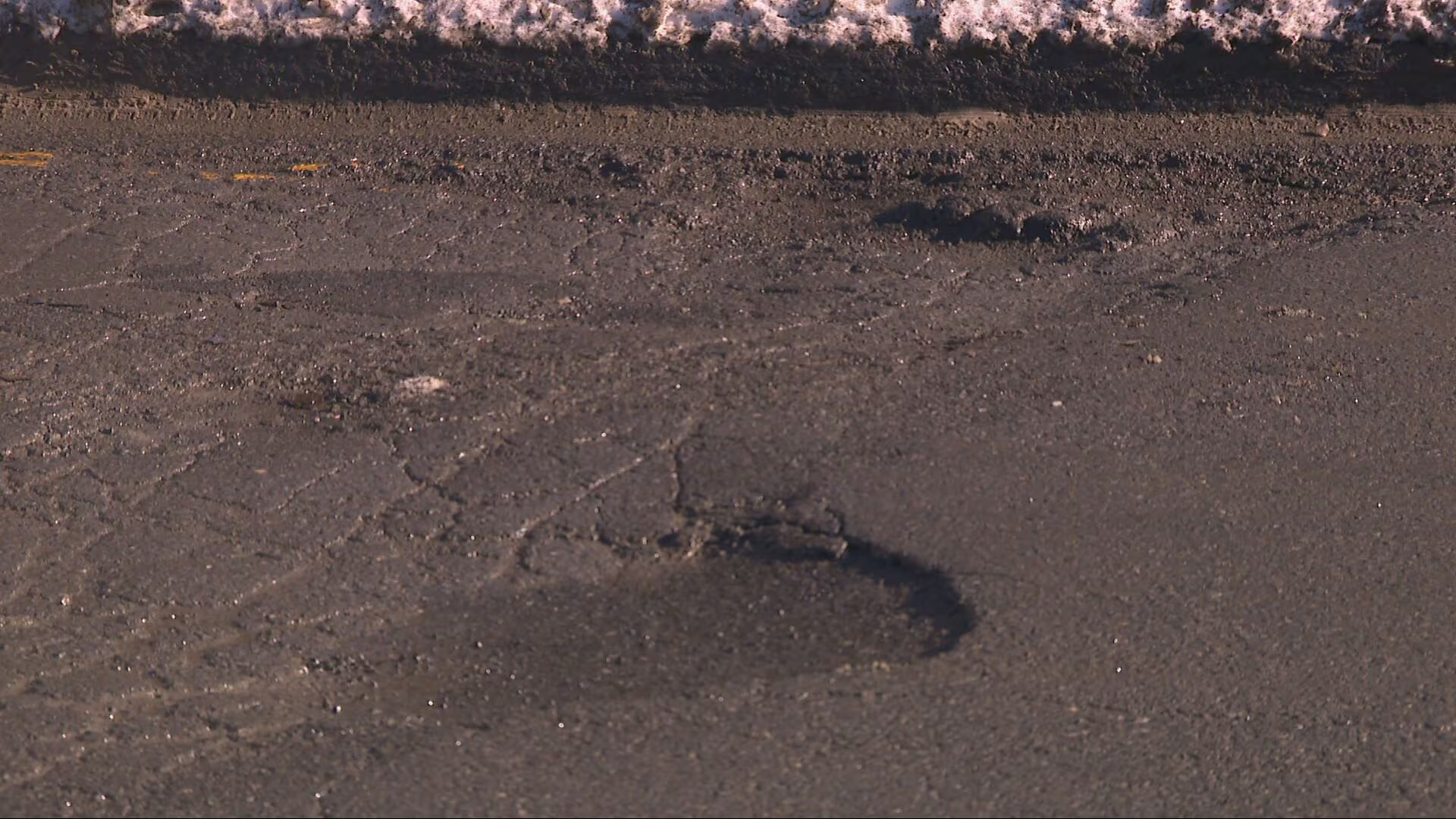Montreal without a contract for pothole repair for a month
