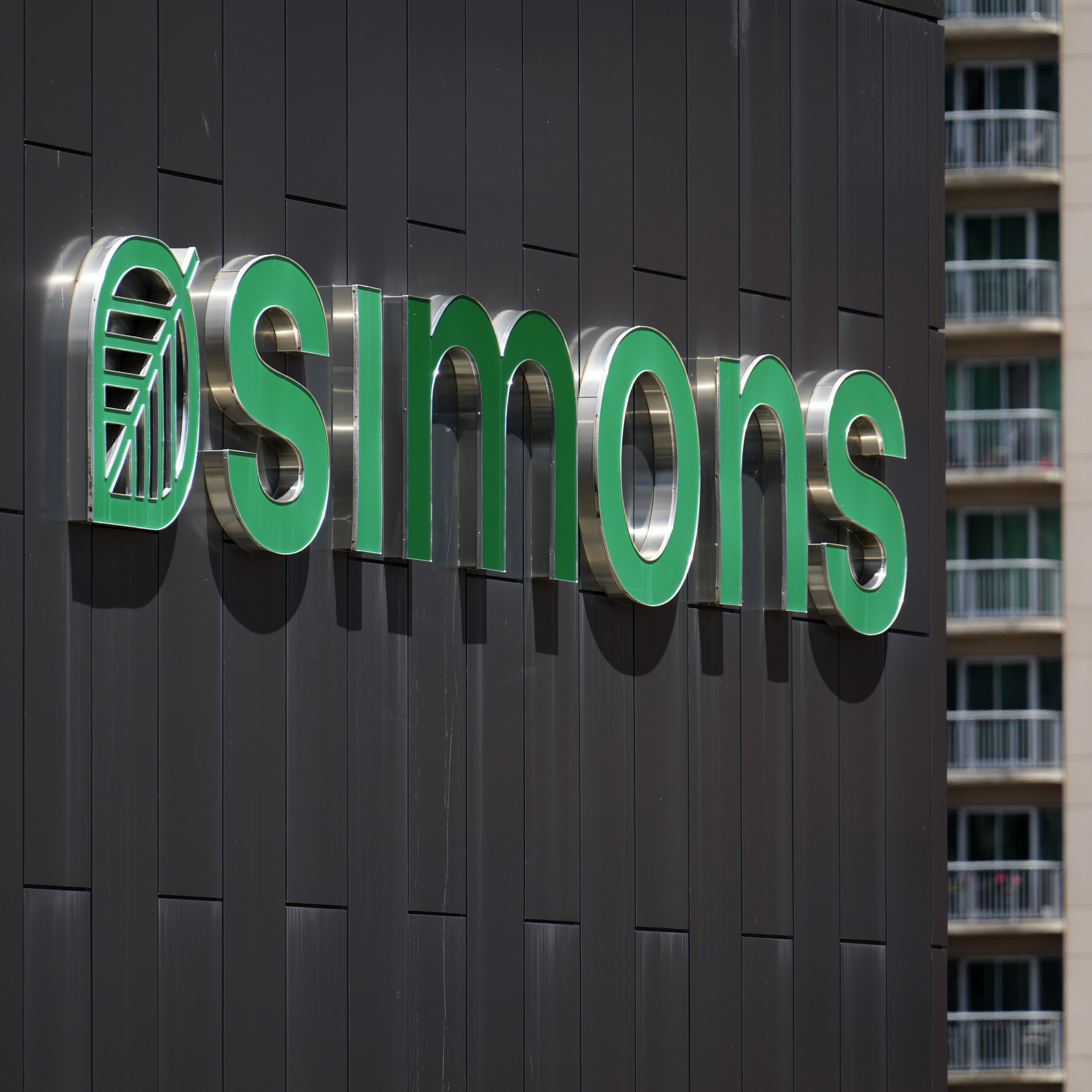 How Quebec-based Simons has managed to grow amid a retail shift episode artwork