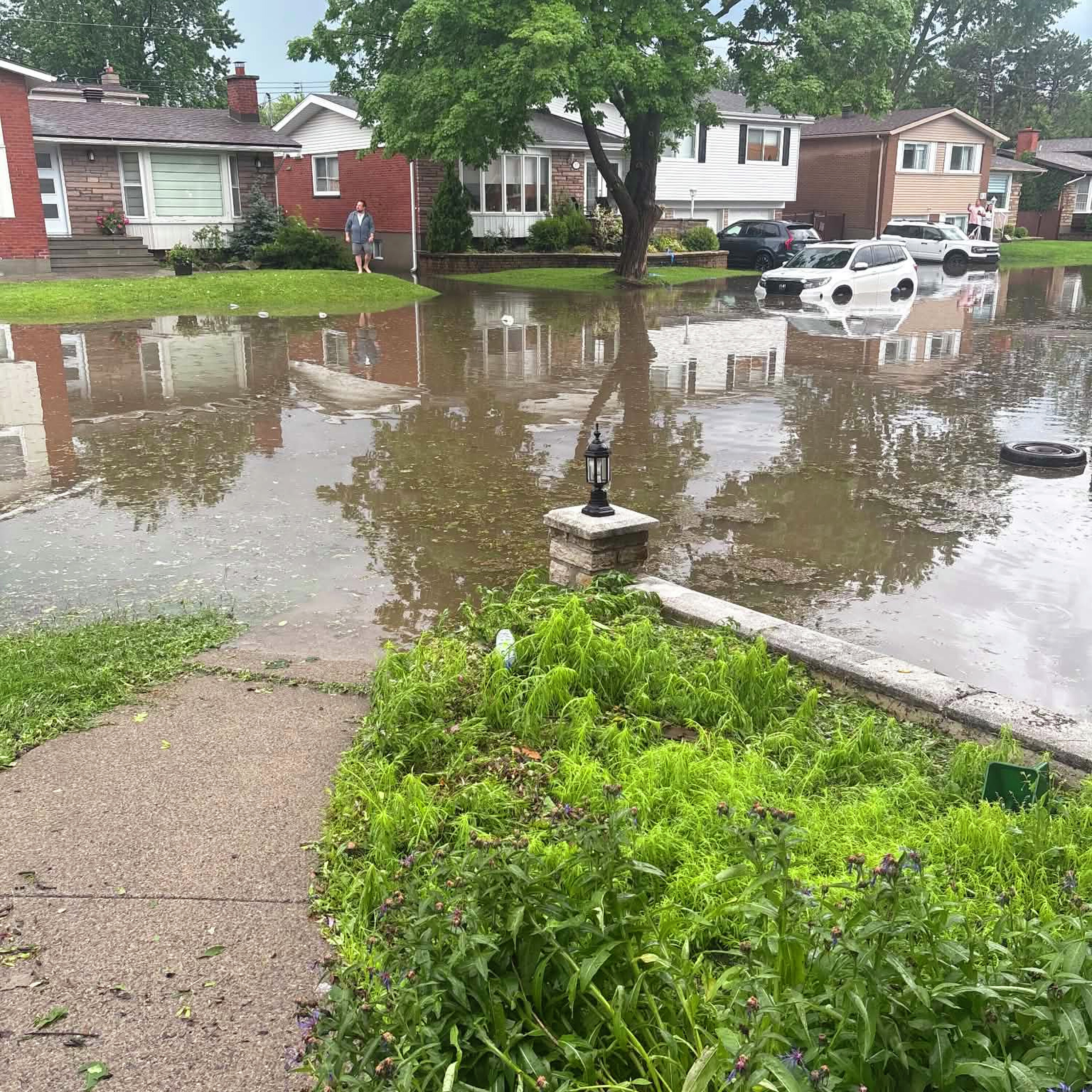 CJAD traffic reporter Lorne Glazer on his experience getting flooded in Montreal episode artwork