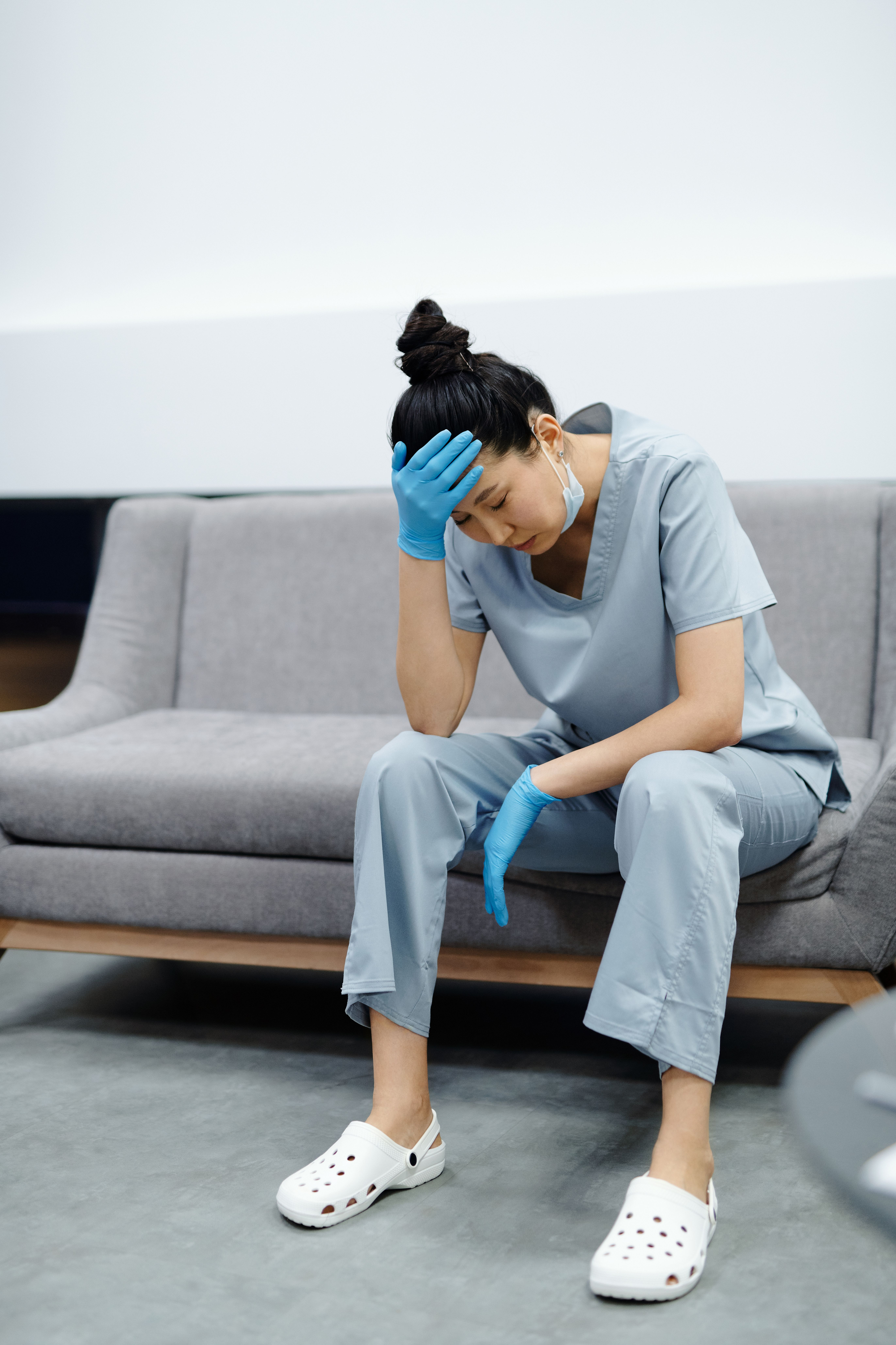 New study shows 1 in 10 ER doctors are leaving due to burnout episode artwork