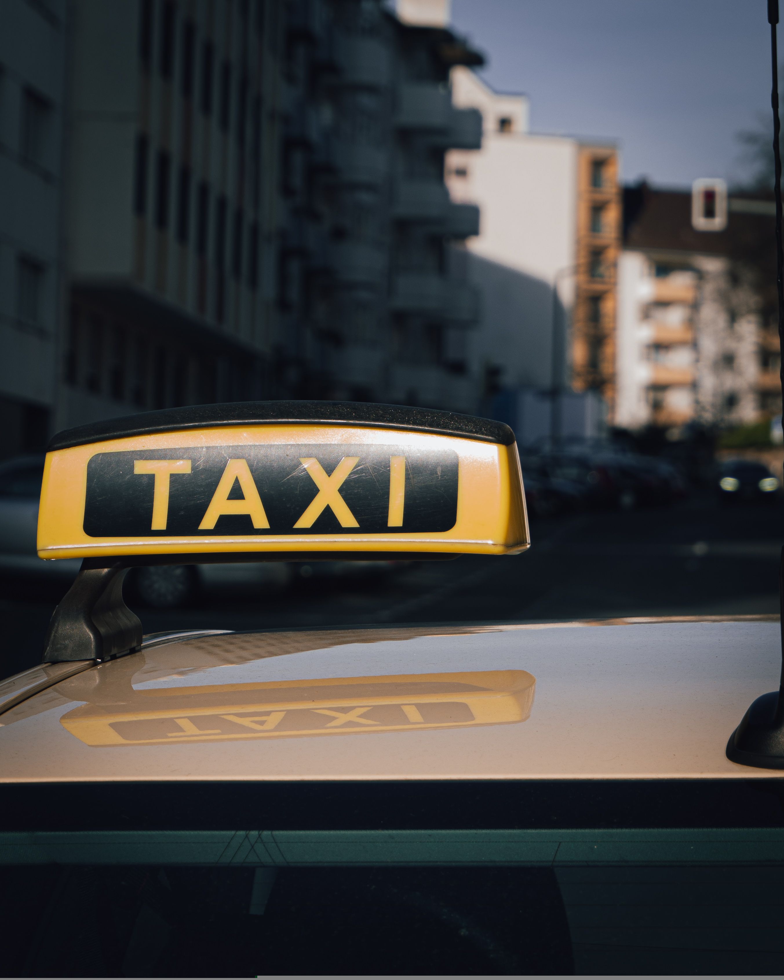 Taxis want to remind you they exist if you’re going to the Montreal Trudeau airport