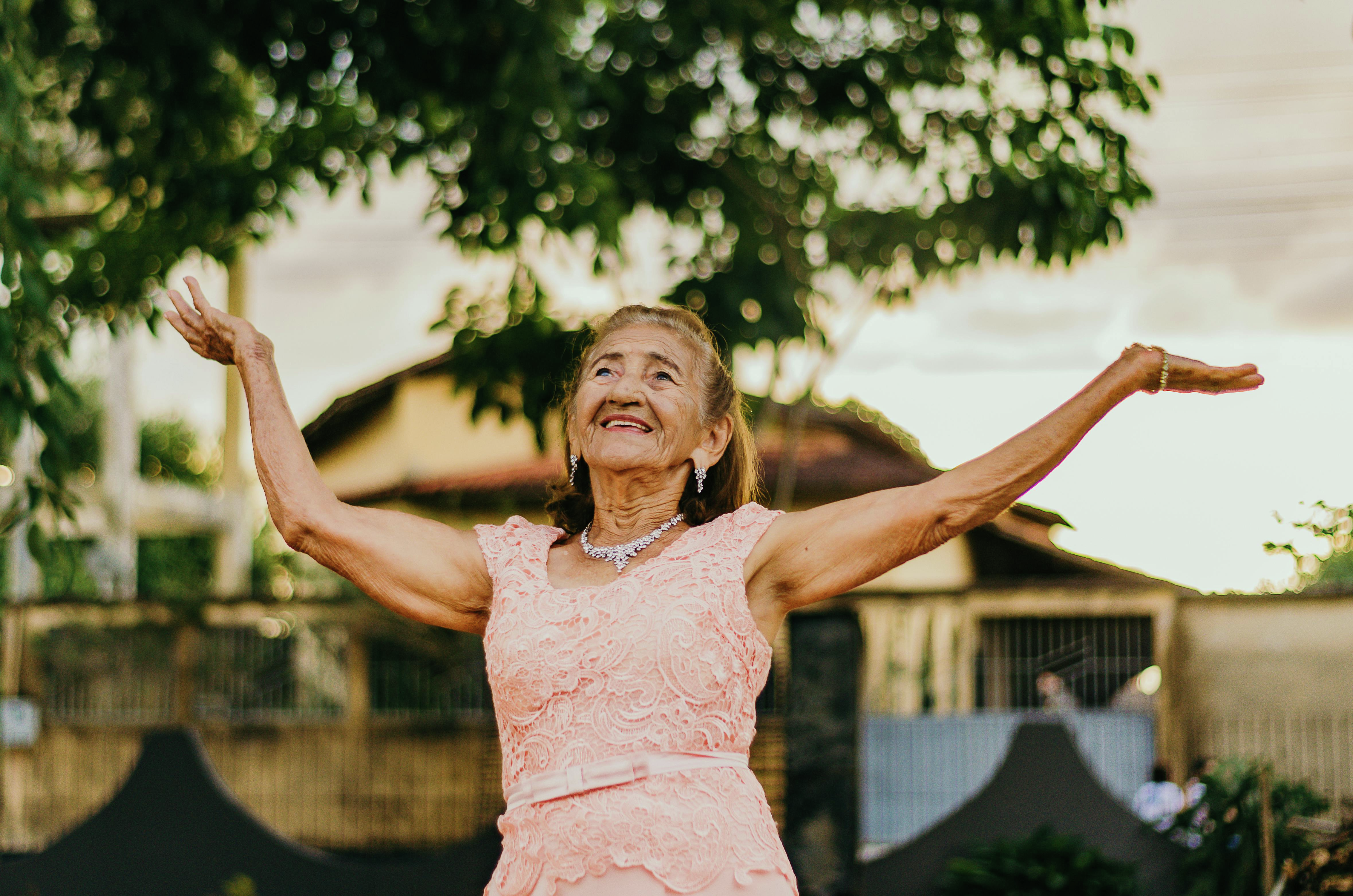 What defines a 'SuperAger' and what allows them to maintain strong memory as they age?