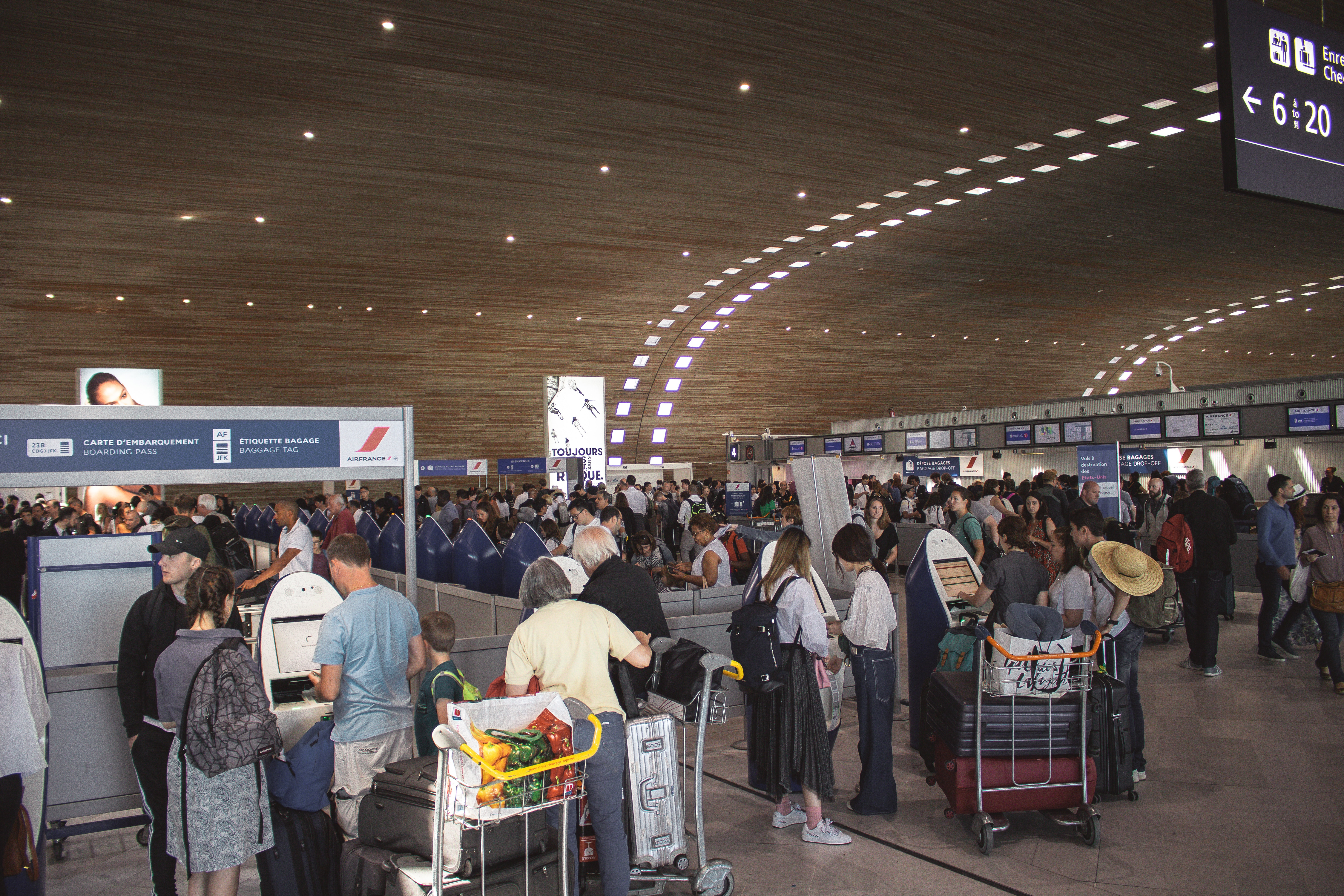 How can you have a stress-free experience at the airport this summer?